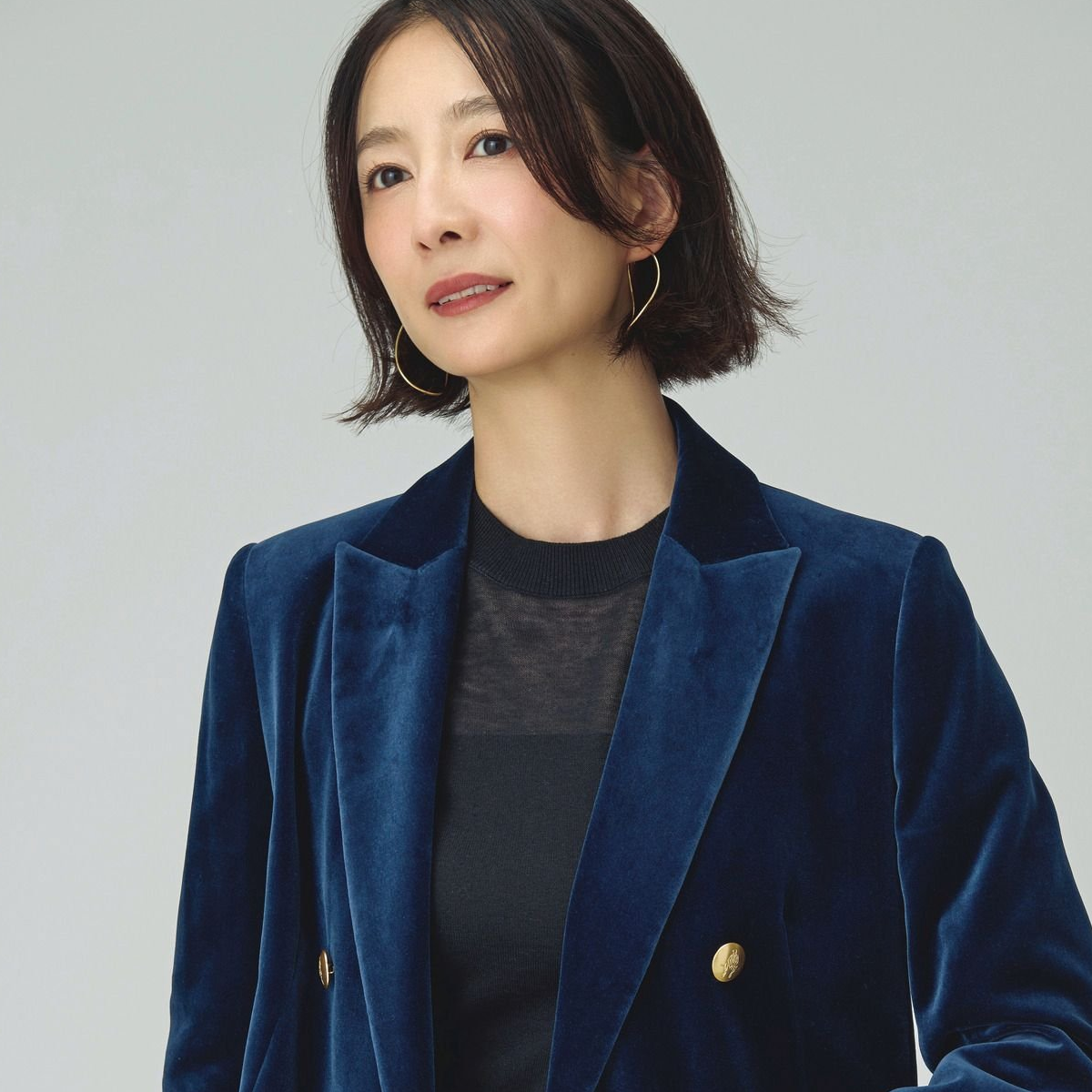 後ろ姿のおばさん化、貧相なデコルテを解決する服は？ 体型にまつわる「おしゃれ悩み」にスタイリスト福田亜矢子さんが回答！