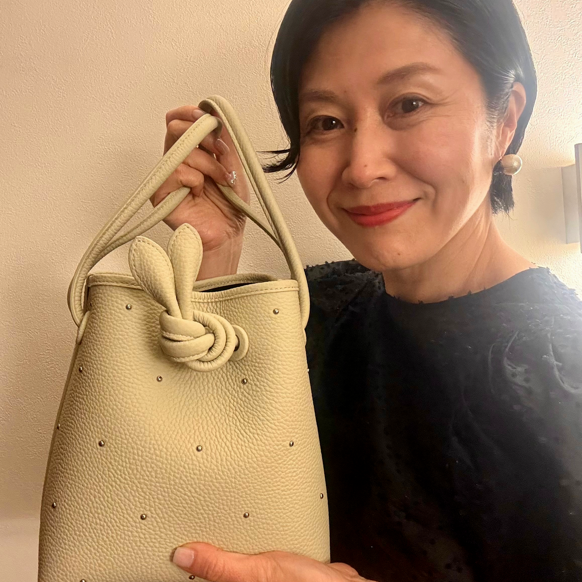 白いバックの中身と、小さなこだわり