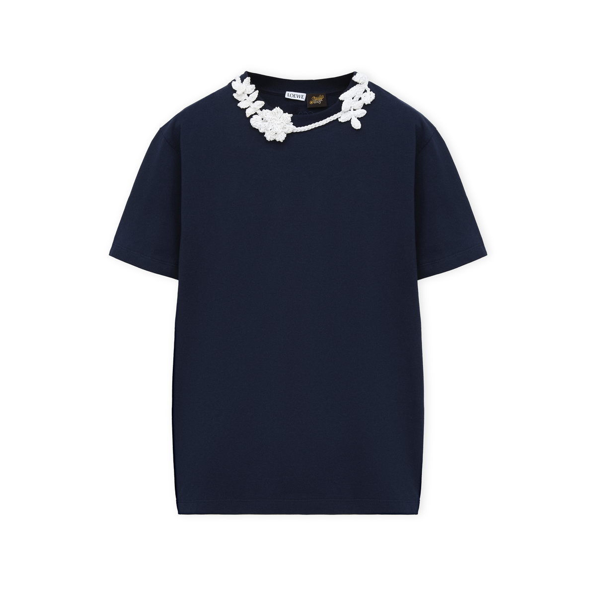 気張らず華やぐ！ ロエベの華やかTシャツ【50代の着映えTシャツ図鑑】