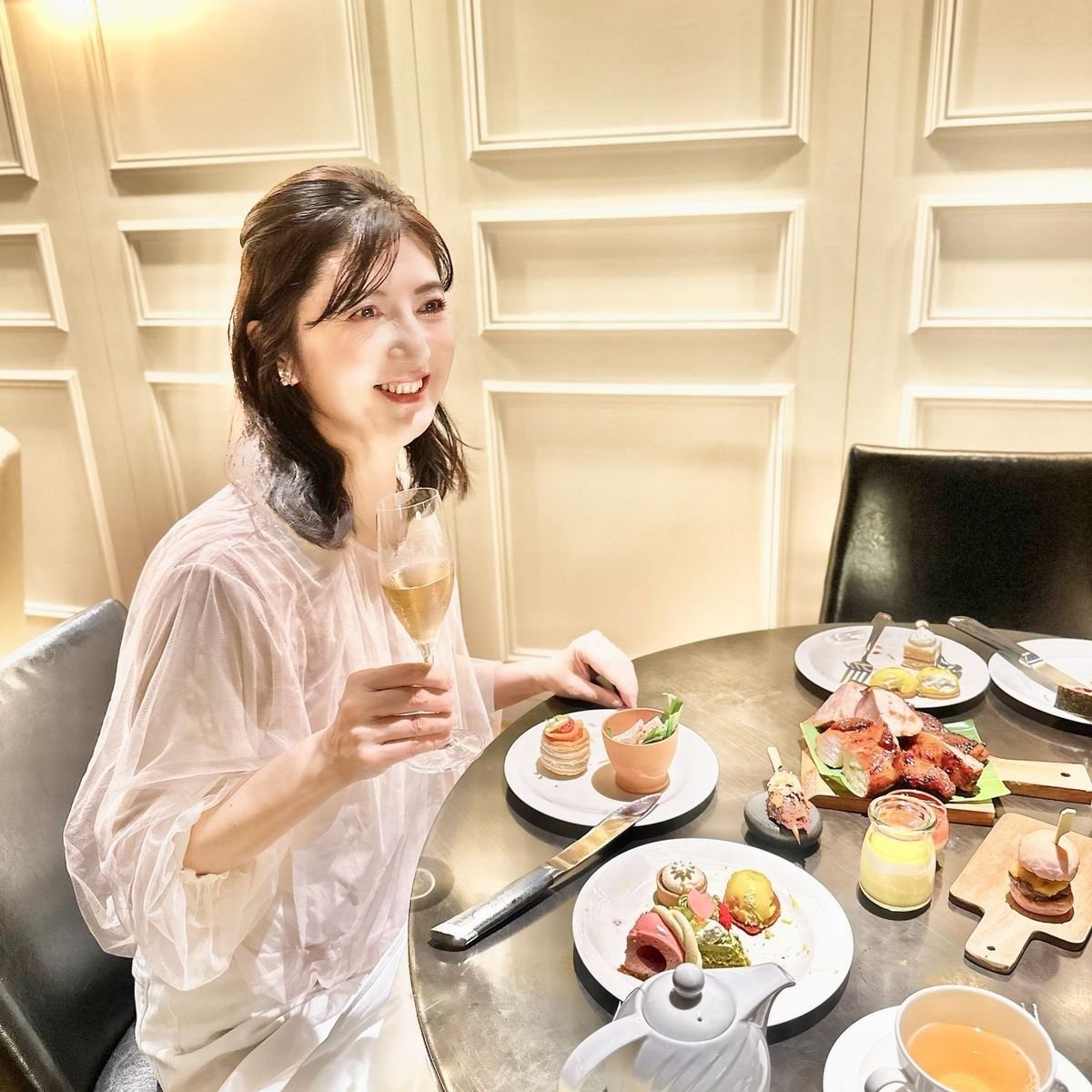 モノトーンコーデでハワイアンアフタヌーンティー🌺