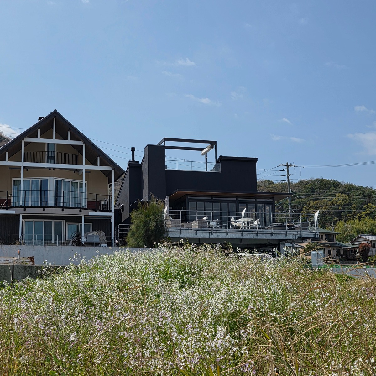 海辺の素敵なカフェでランチ