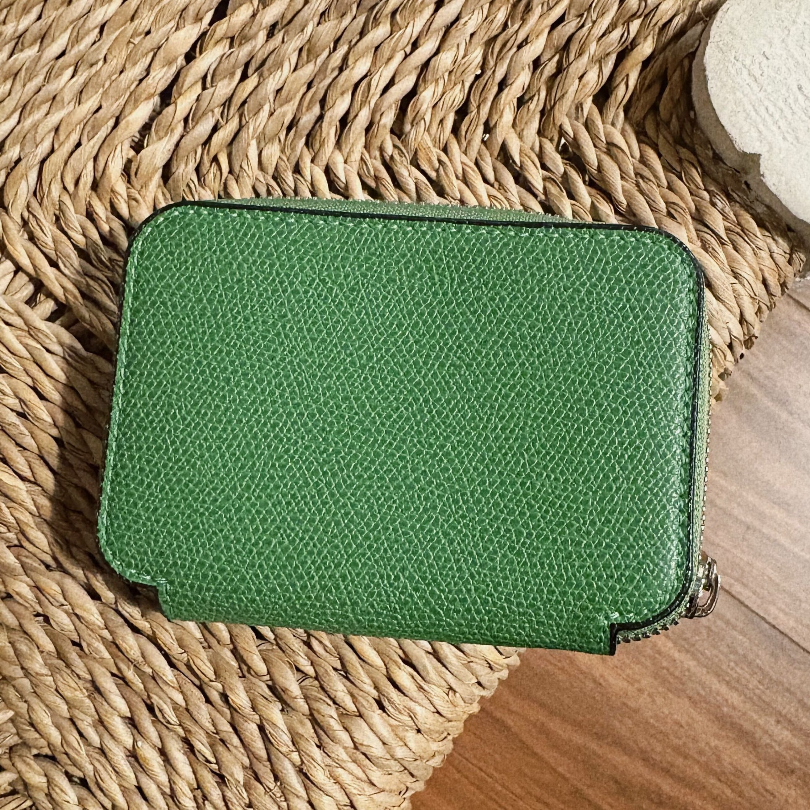 ポケットに入るほど超コンパクトなのに収納力抜群！「ヴァレクストラ」のミニウォレット【エクラ編集部員の偏愛名品図鑑】