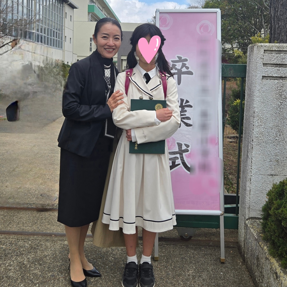 卒業式コーデは頼りになるセットアップと思い切って手に入れたハンドバッグで