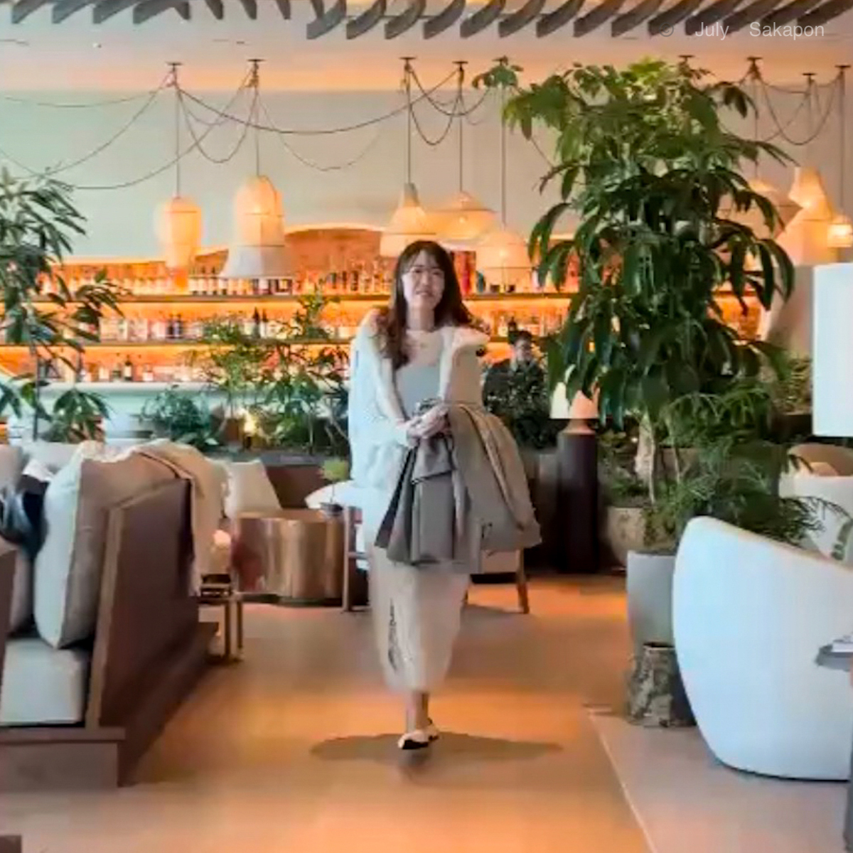 春スカート☘️オールホワイトコーデで日本初上陸HOTEL🍓アフタヌーンティー🫖へ