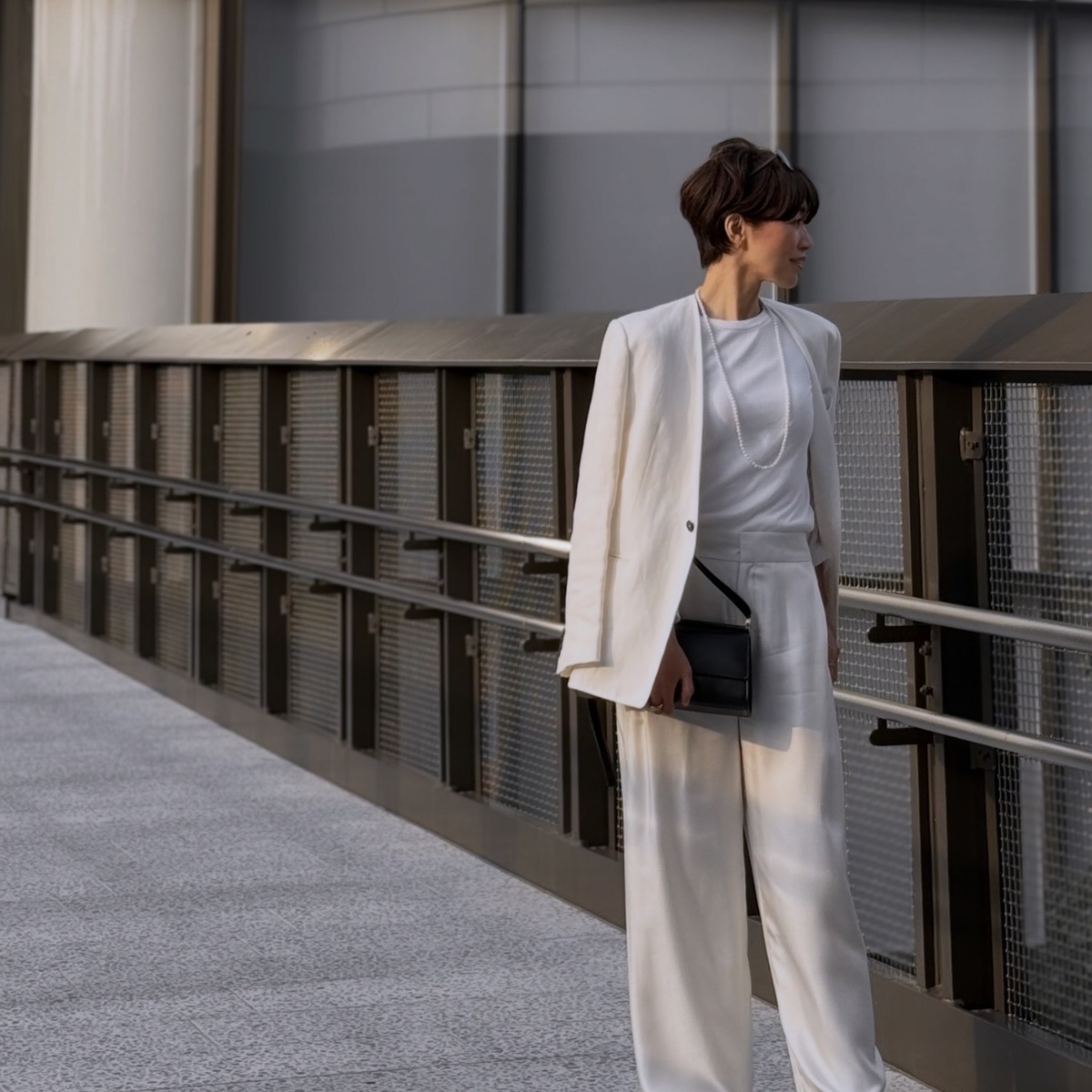 春の装いに華やぐ「白」のワントーンで感性に触れた休日！