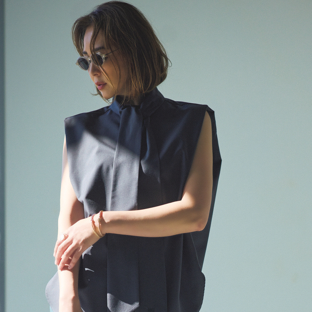 足もとは“ネットタイツ”でつないで。この春、50代のおしゃれを動かすアイデアを大草直子さんが提案