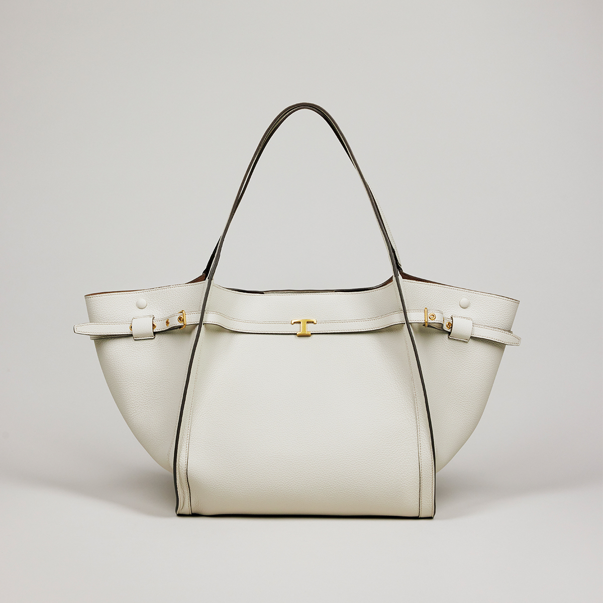 【トッズのトートバッグ】フォルムの変化も楽しめる収納力抜群のバッグ