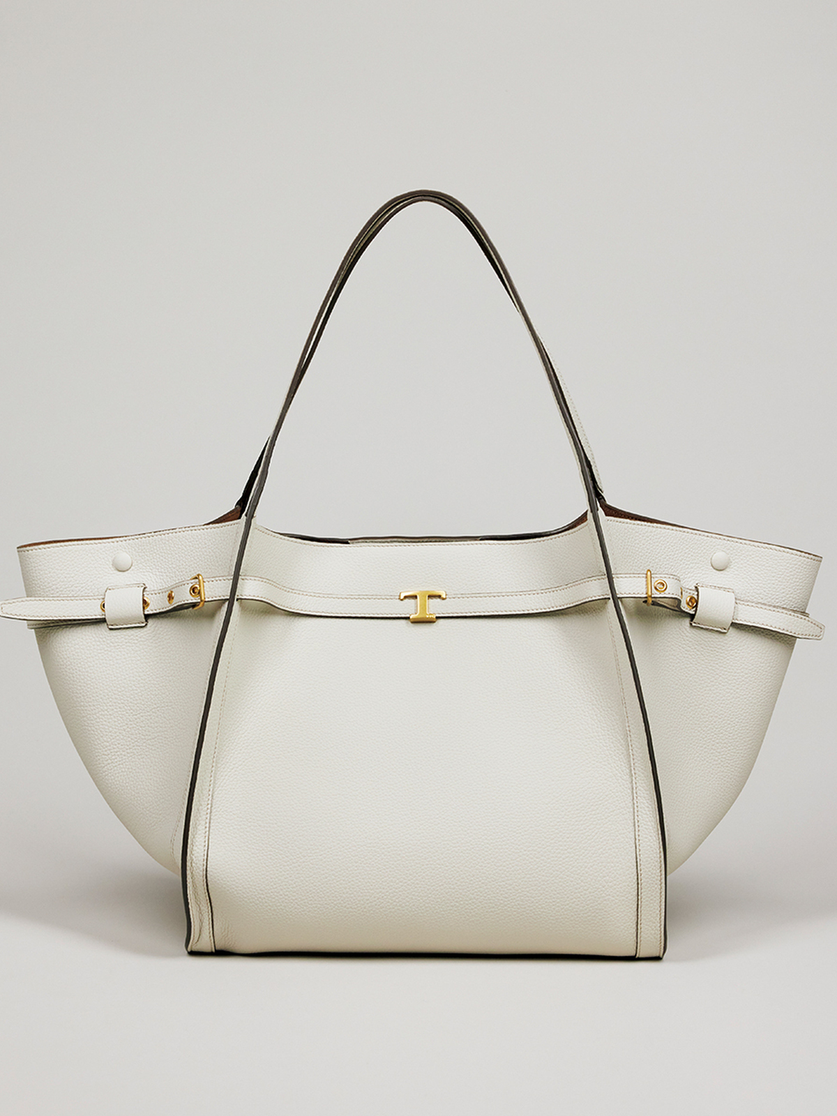 【トッズのトートバッグ】フォルムの変化も楽しめる収納力抜群のバッグ