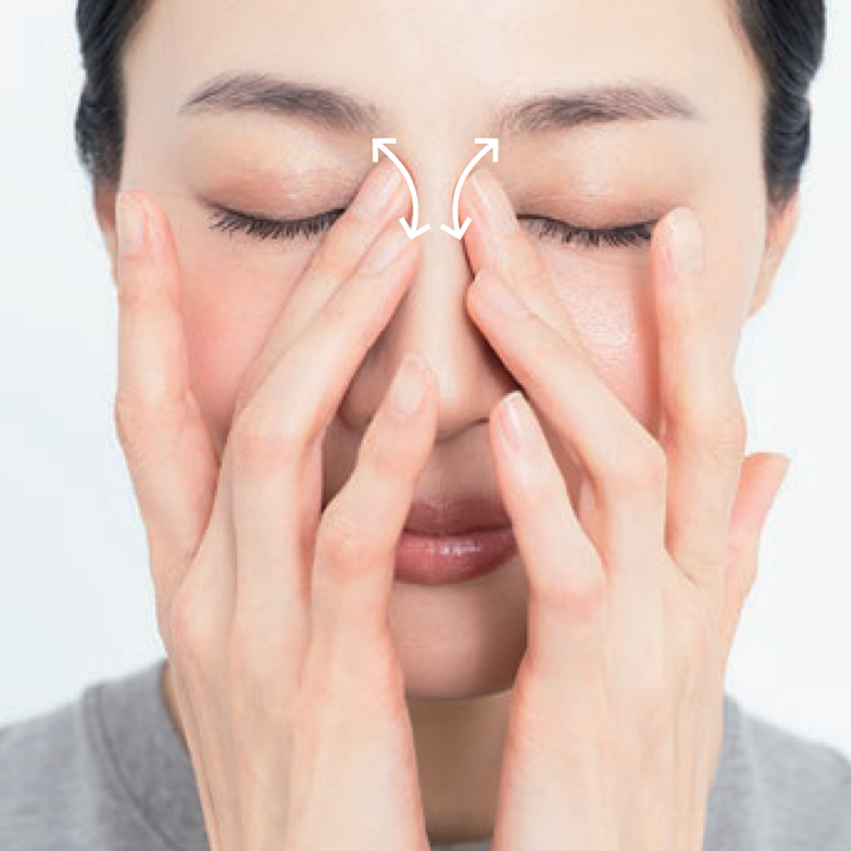 若いときより大きくなってきた「鼻」はマッサージで引き締める！【50代の「顔立ち悩み」解決テク】