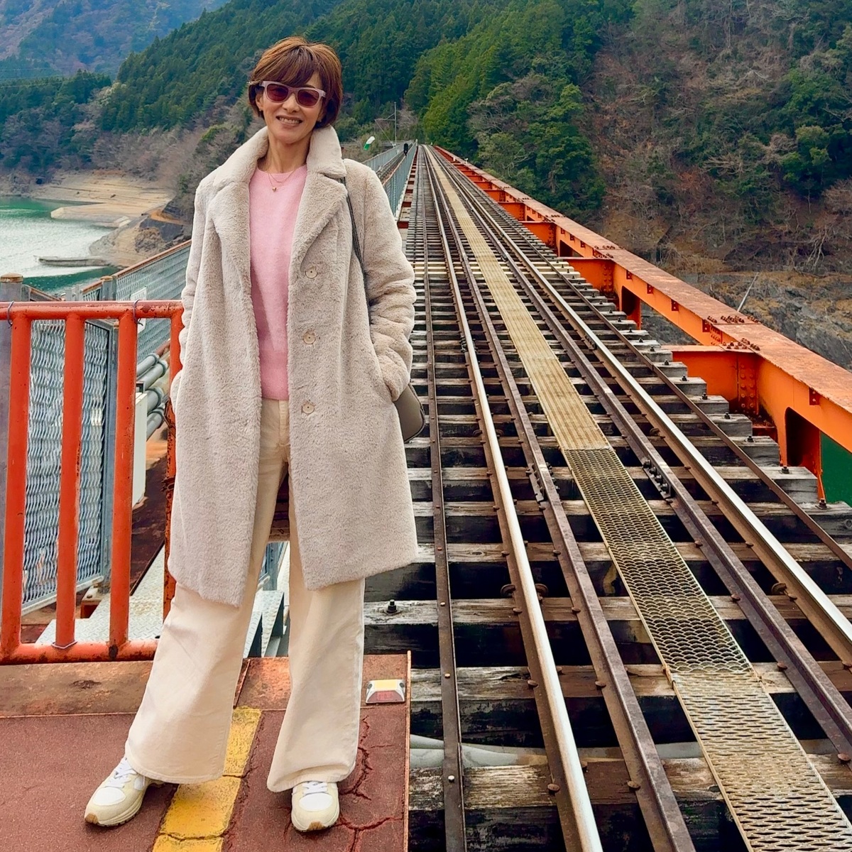 【絶景秘境】エメラルドグリーンの湖に浮かぶ「天空の駅」へ。大井川鐵道の旅