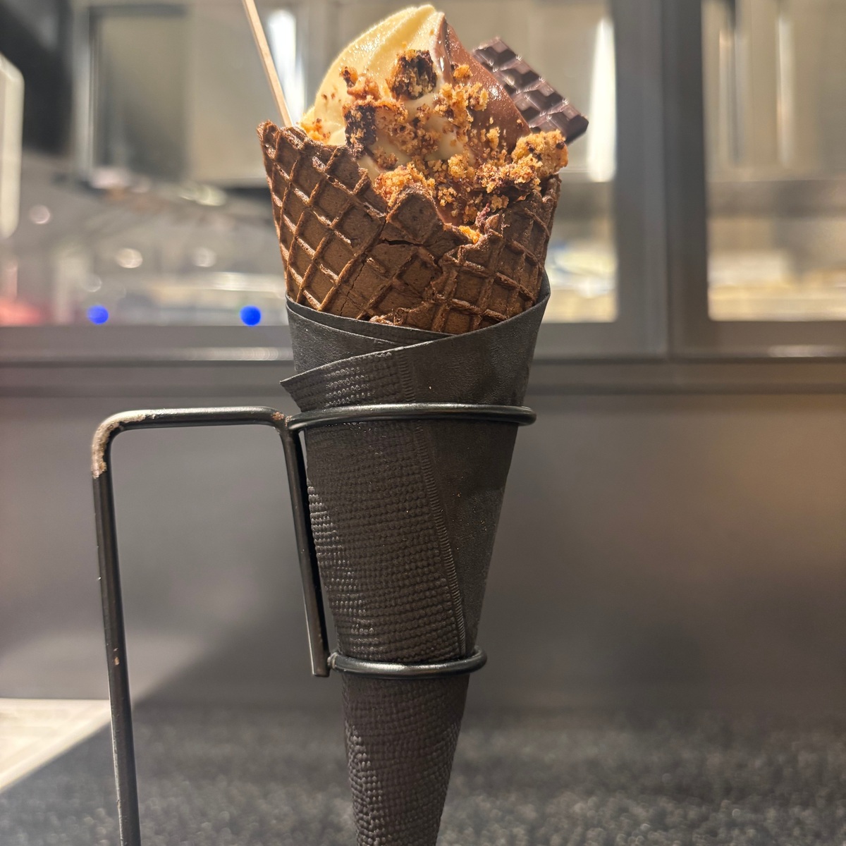 仕事帰り、大人のソフトクリームとZARAのブラックコーデ