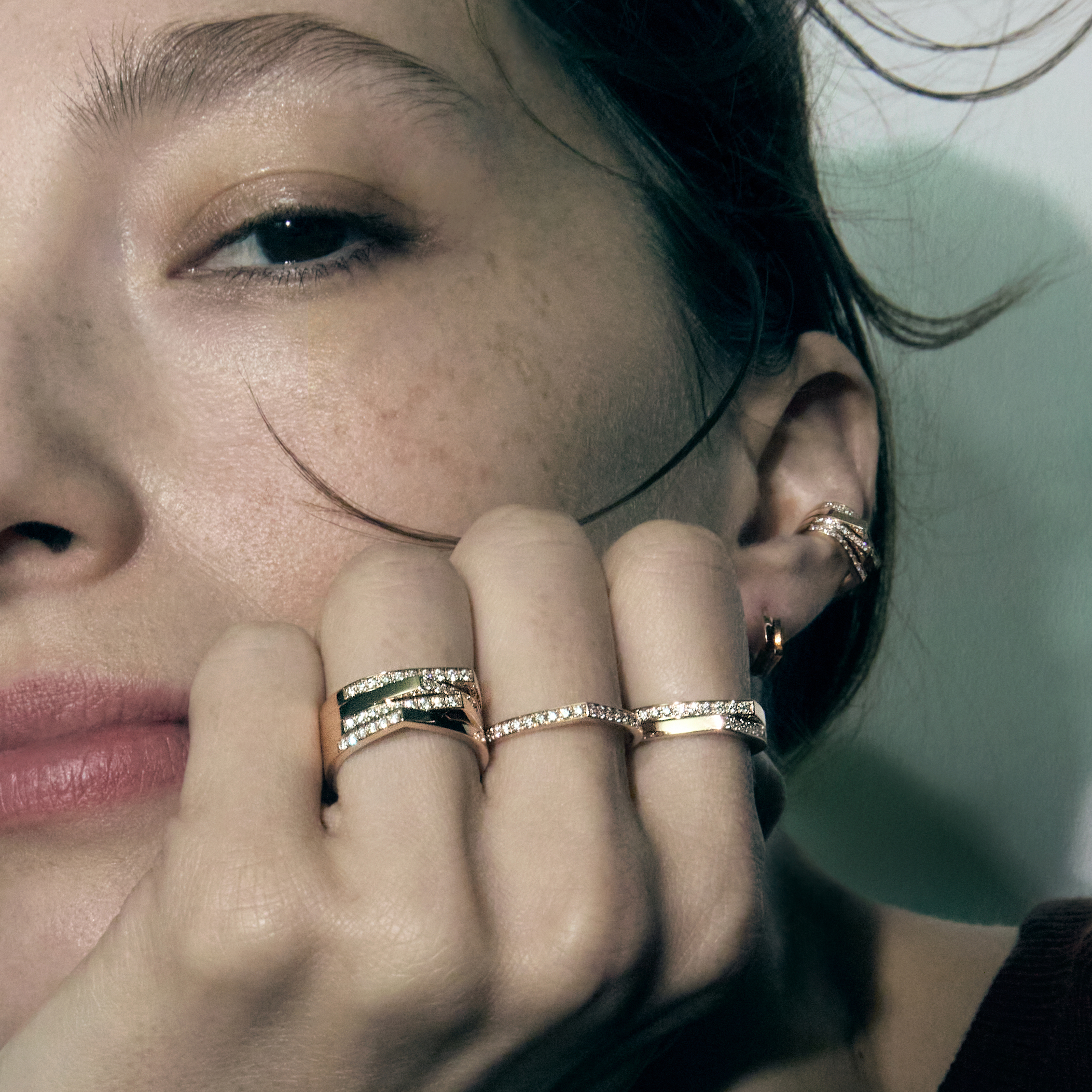 先鋭的な構造が美しいレポシの「アンティフェール」から新作イヤカフ&リングが誕生