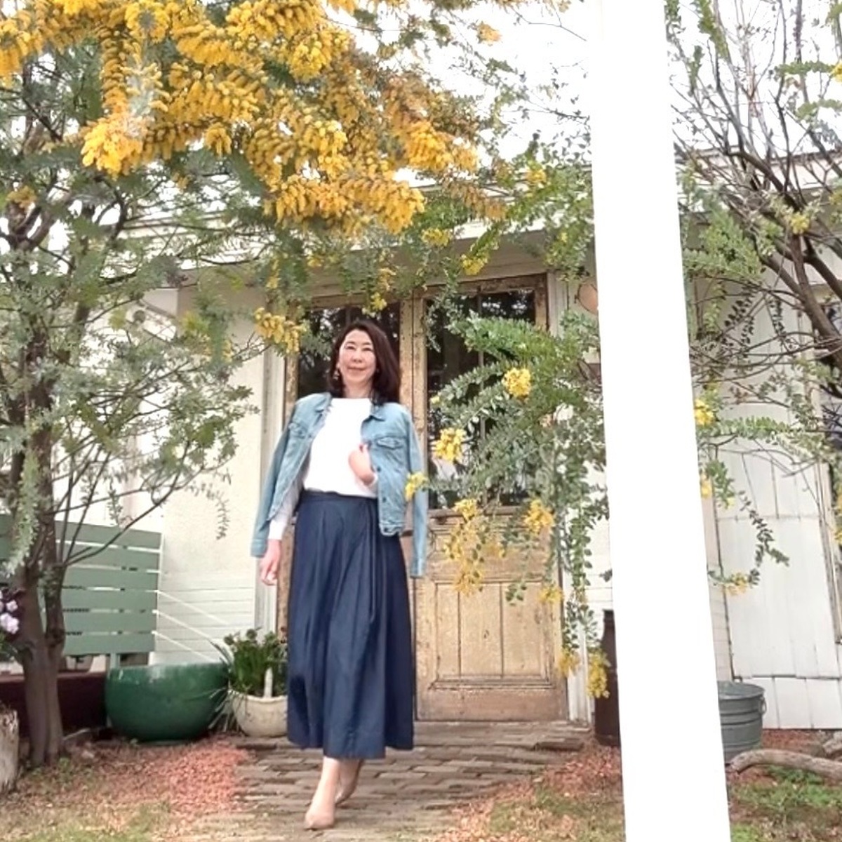 期間限定の春色ドーナツとミモザに彩られたとっておきのカフェ