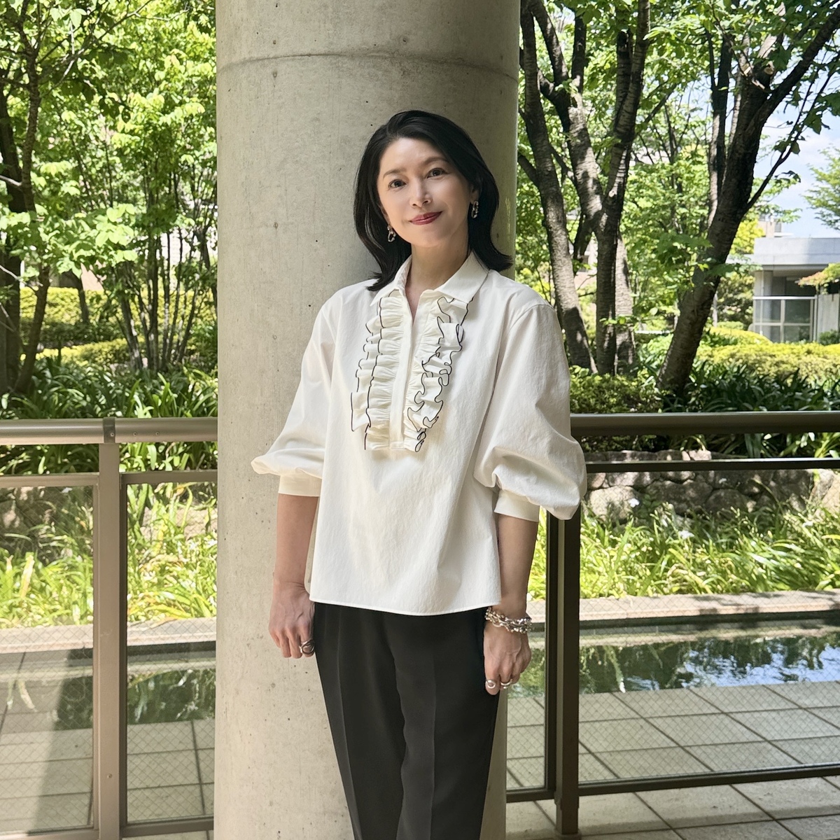 娘の“Happy b-day!” 🎂 私はお気に入りのフリルブラウスで。