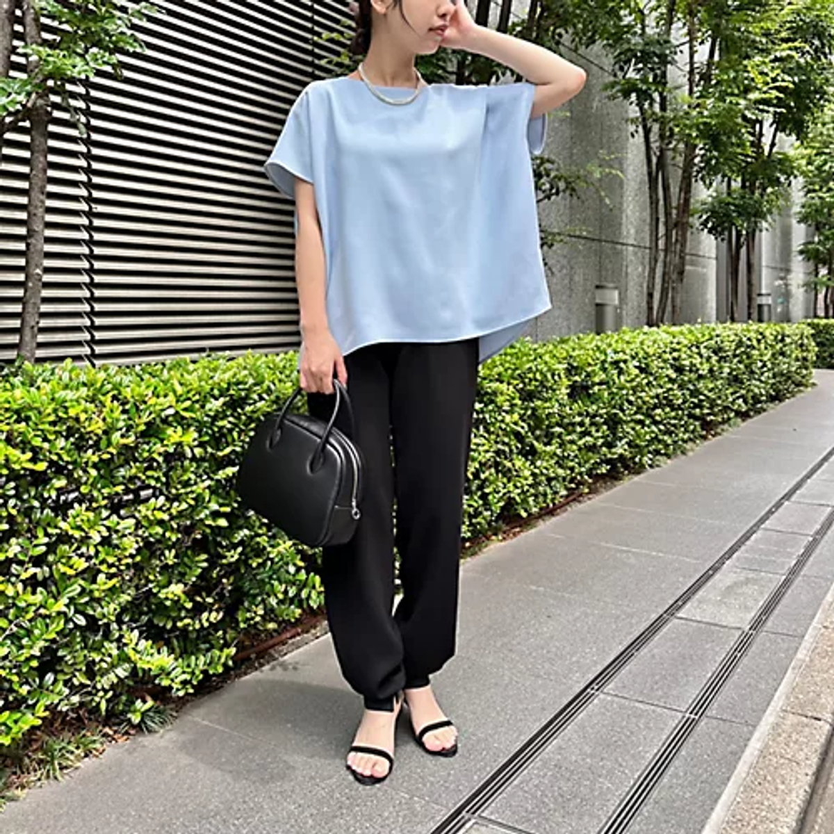 【50代 夏トップスまとめ】最高気温35度の日はこれ！50代に似合う涼しい夏トップス6選
