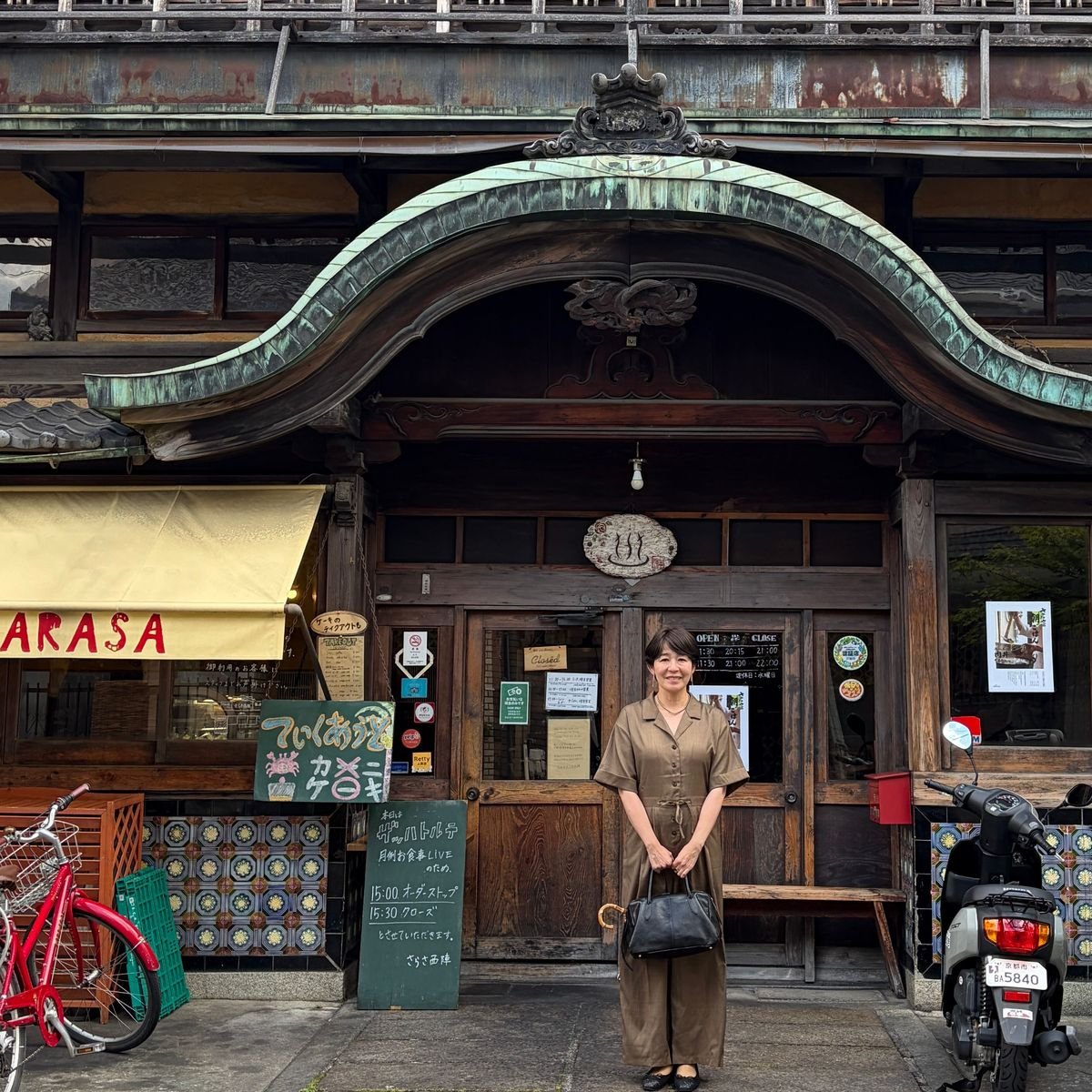 京都の時間に身をゆだねる。レトロ喫茶「サラサ西陣」で過ごす、大人の休日
