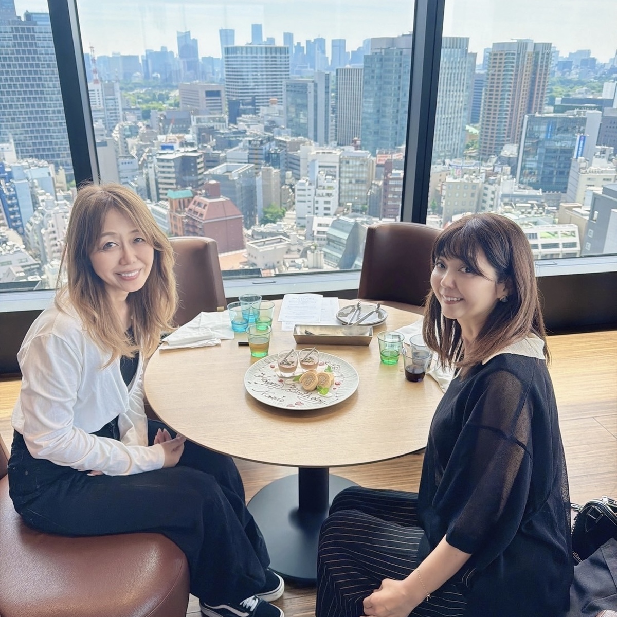 19階にある窓側の眺めの良い席でお友達のサプライズ誕生日ランチ⭐︎