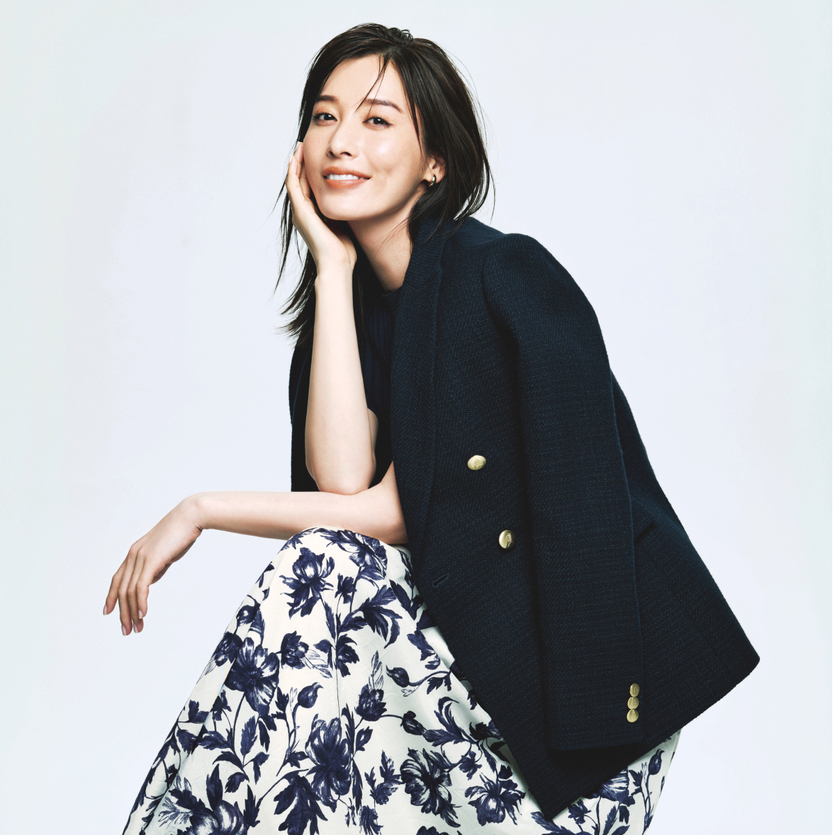 月城かなとがお手本「ポール・スチュアート」の春夏服で心地よく