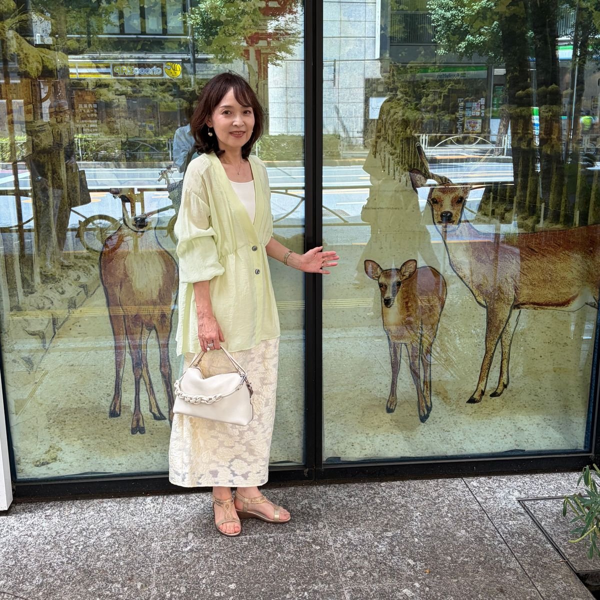 ZARAの白スカート×淡いグリーンのシャツカーディガンで作る　涼やかな夏コーデで銀座ランチ会へ