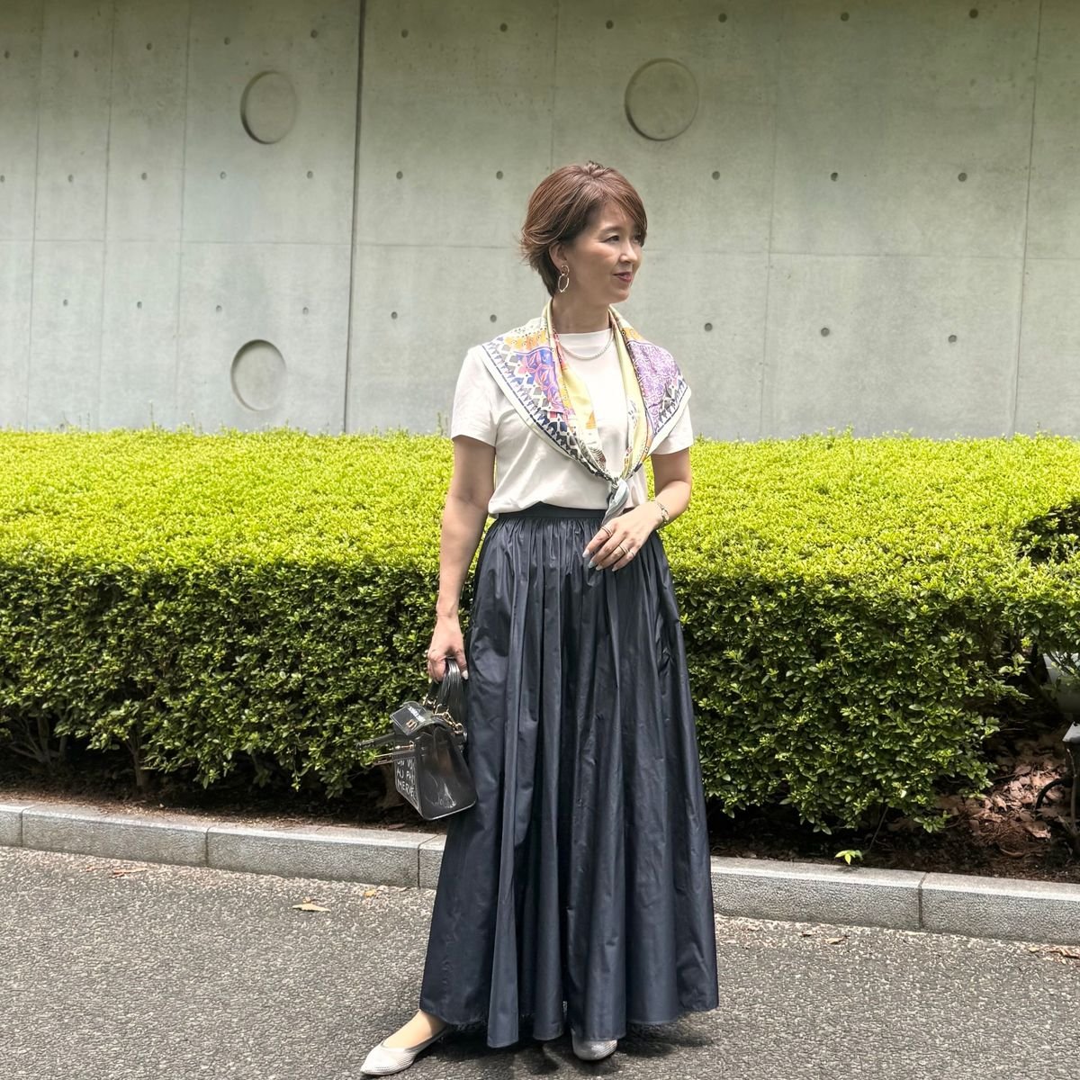 森英恵展へ〜白カットソー×スカーフで楽しむ大人の美術館コーデ