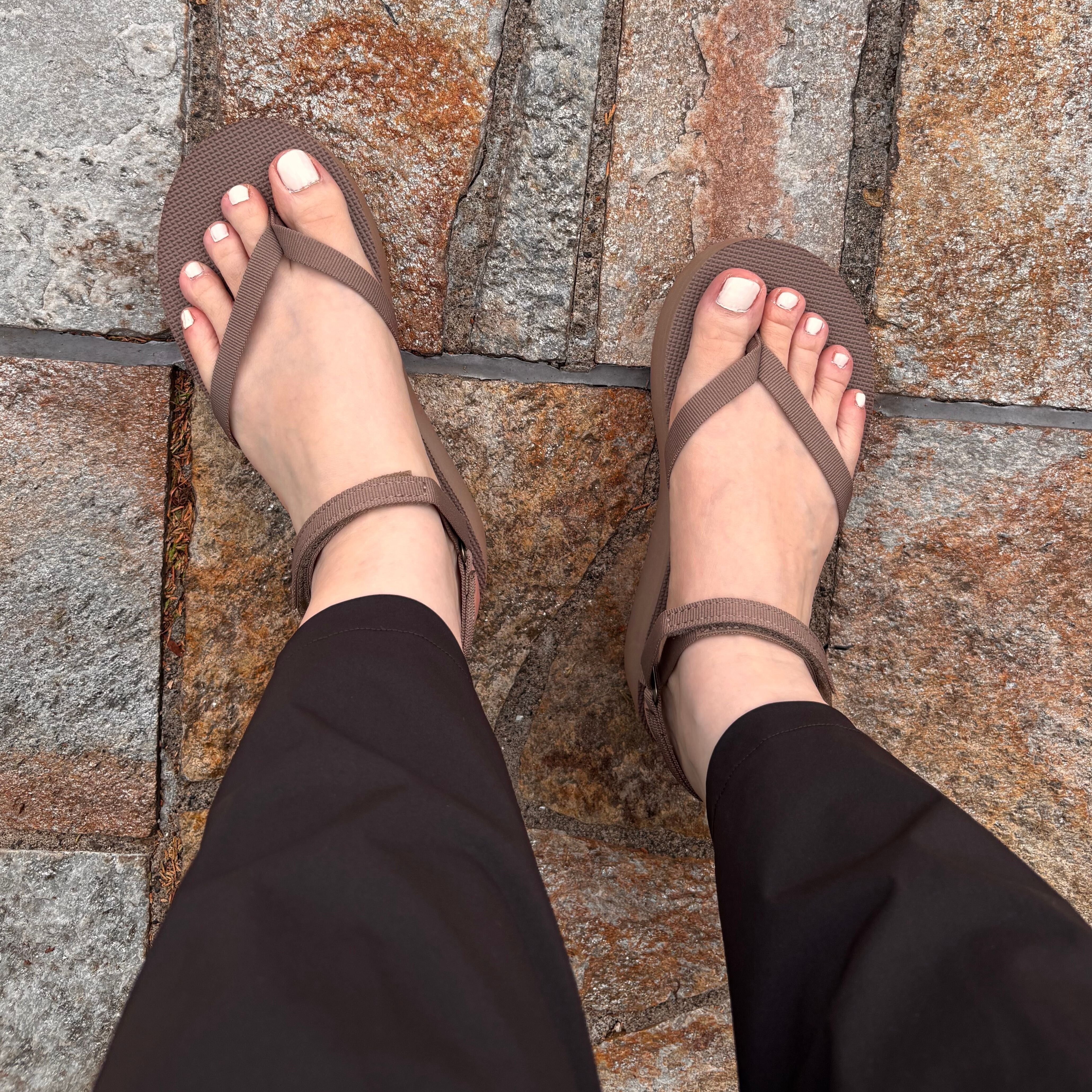 「疲れたくないが、きれいには見せたい」の欲をかなえるTeva®（テバ）のサンダル【エクラ編集部員の偏愛名品図鑑 #56】
