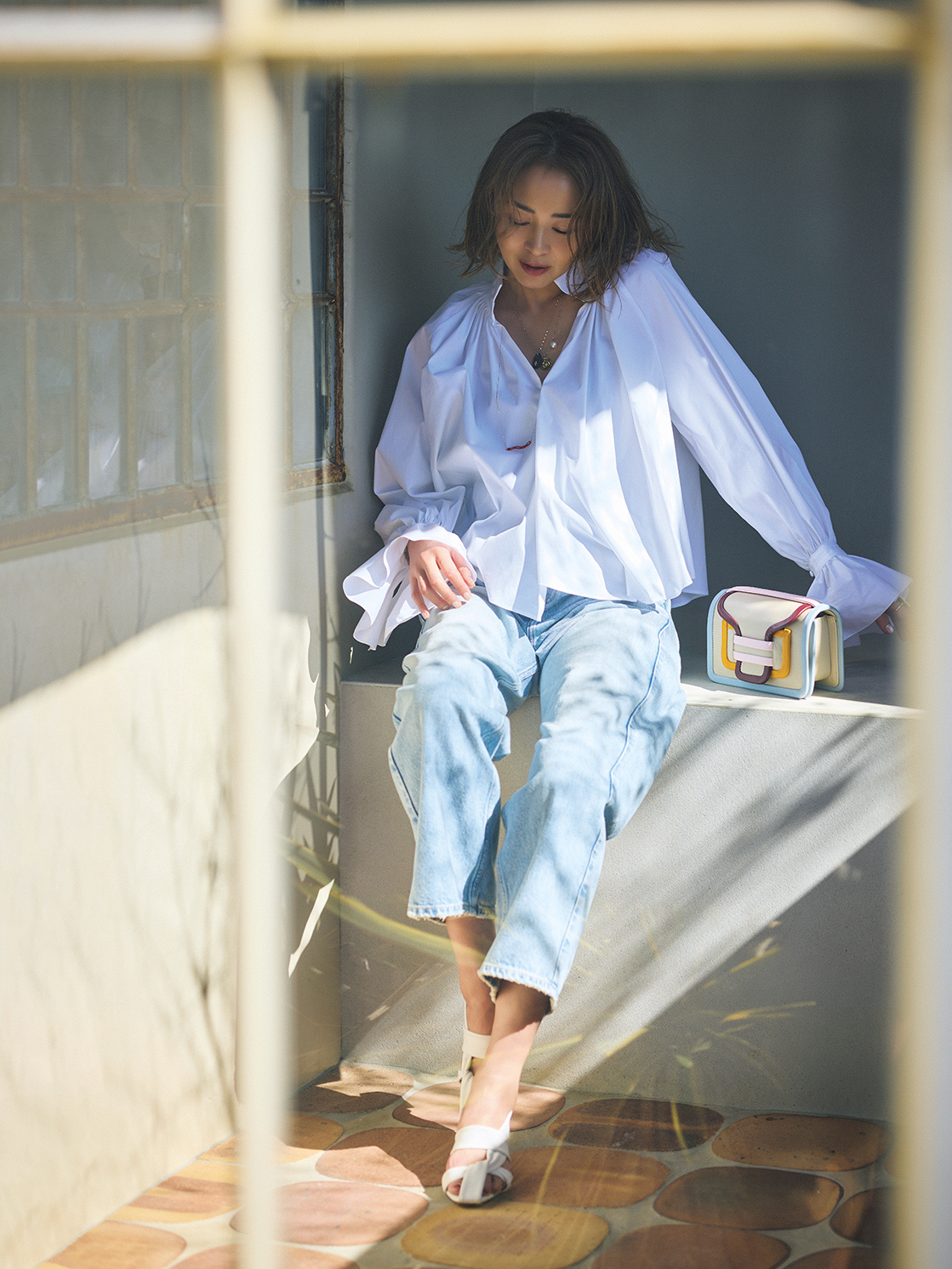 【大人のフリルブラウス5選】袖と首もとに“フリル”を一点投入で印象チェンジ