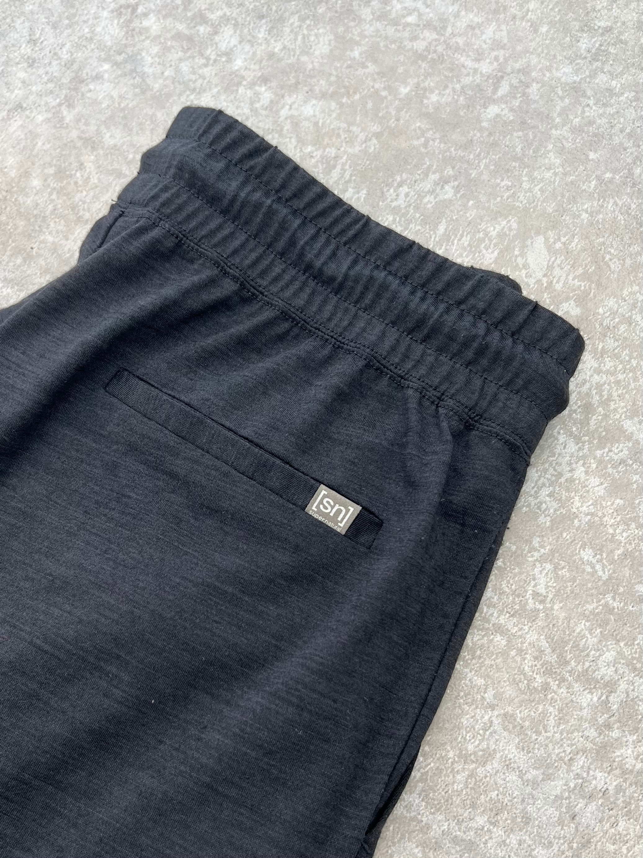 気温26℃でも快適！ 高機能素材【sn】スーパーナチュラルを採用したSLOANEのセンタータックパンツ【エクラ編集部員の偏愛名品図鑑 #31】