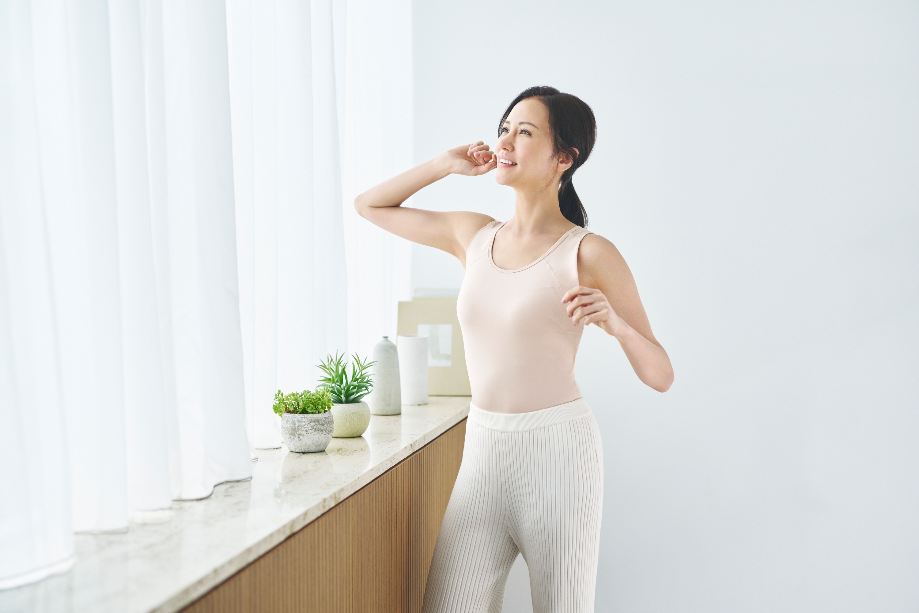 猫背・巻き肩による負担を軽減。「Style（スタイル）」のカップ付きインナーで若々しく、颯爽と！