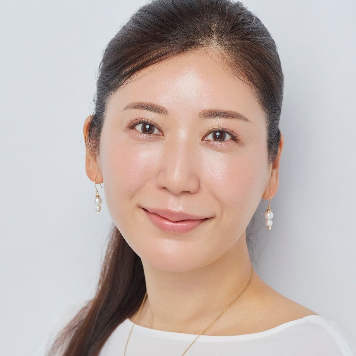 「ピンクが似合わない」は思い込み！イエベに映えるピンクメイクの正解【レイナさん直伝！40代・50代が見違える、似合わせメイク塾】