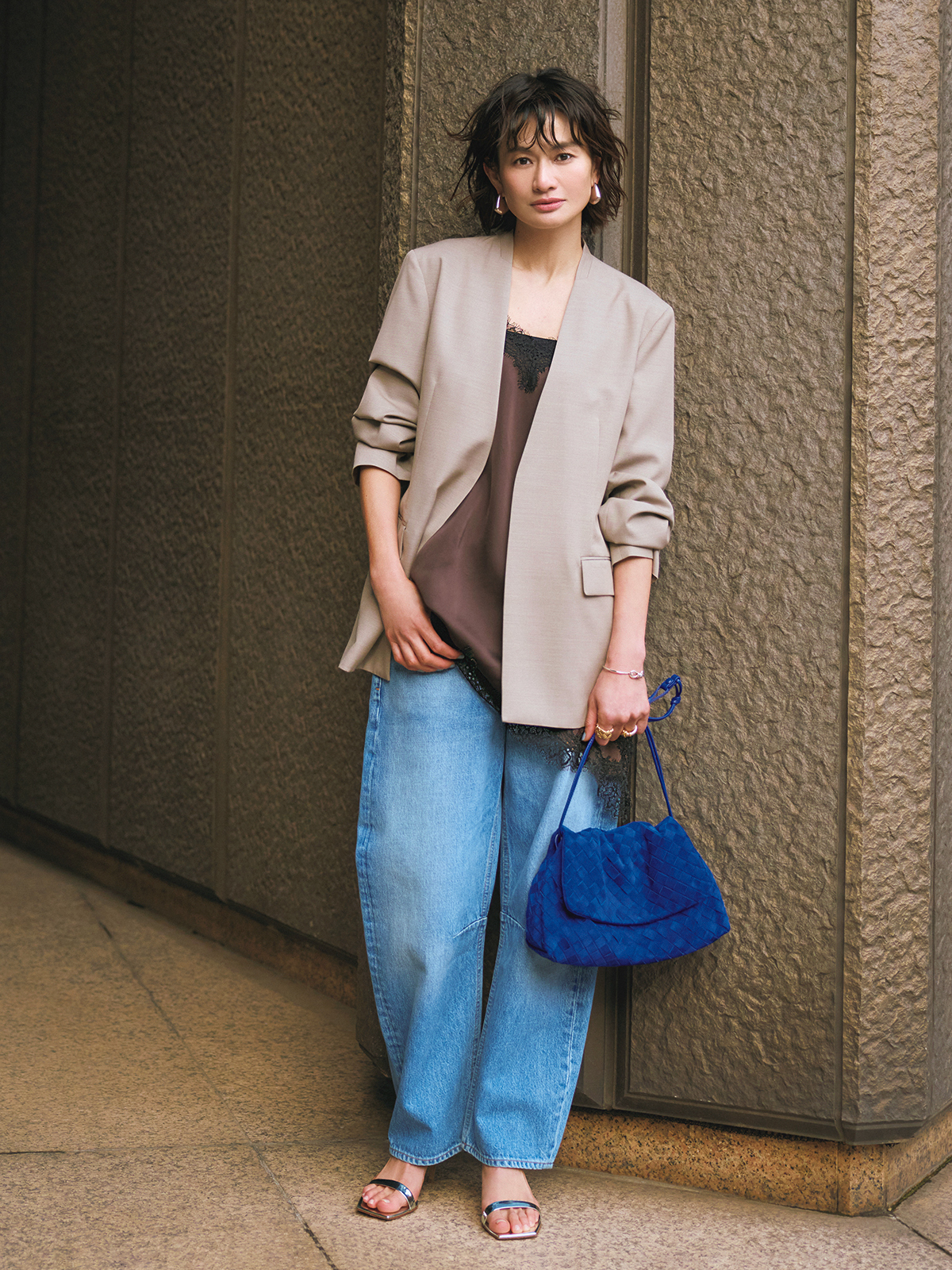 【春の大本命デニム5選】今どき感も脚線カバーも！ デニムの更新は「バレル」が正解