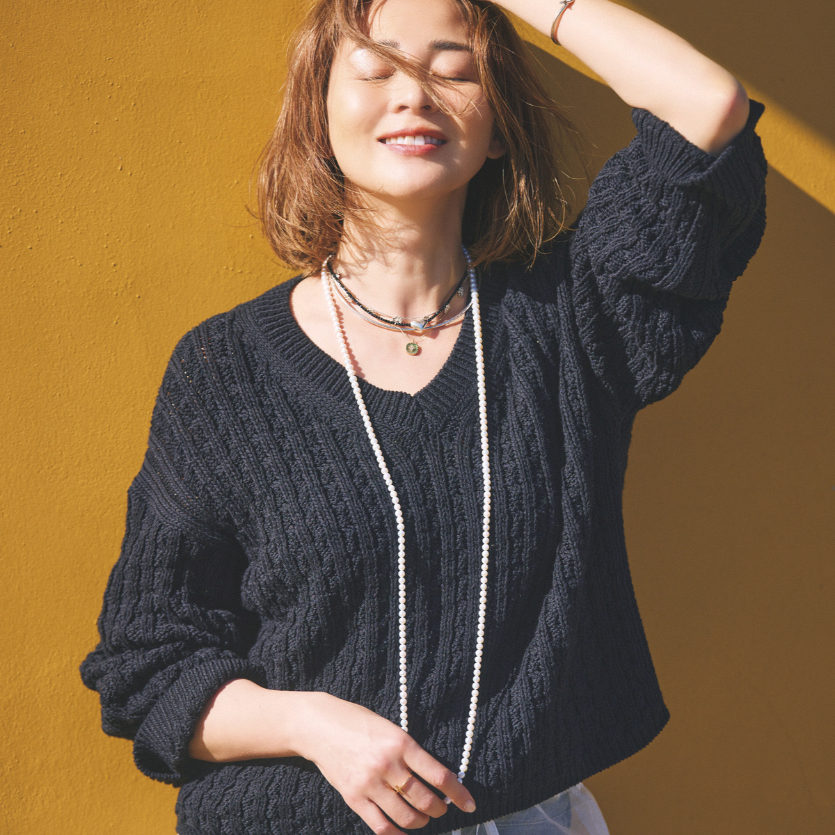 「ネックレスは“長”と“短”のみにしてみる」大草直子さんが提案。この春、50代のおしゃれを動かすアイデア