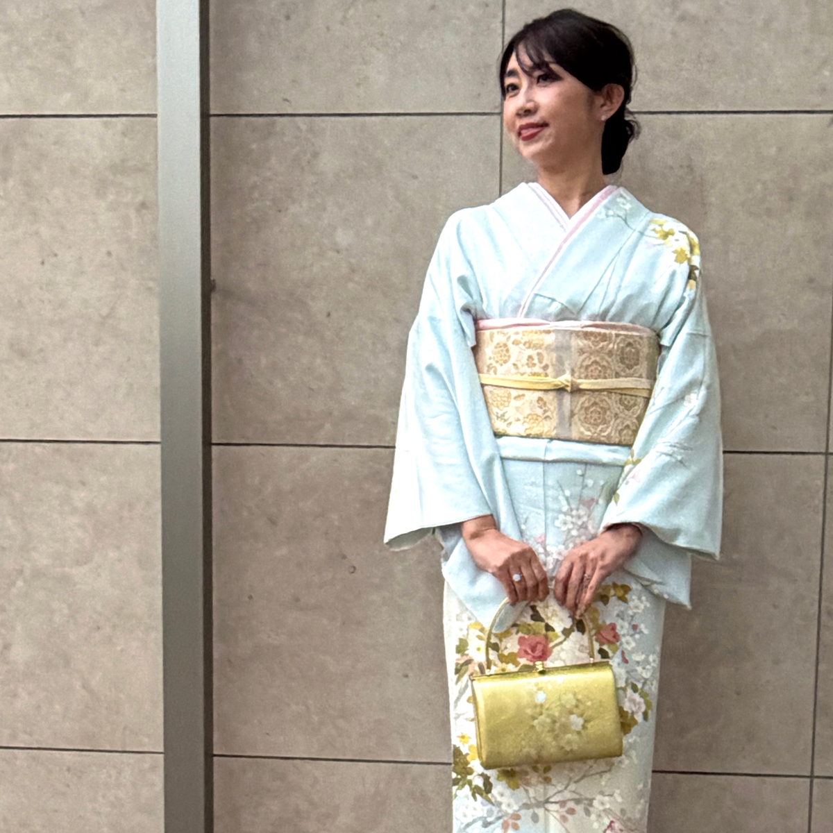 娘の卒業式、薄青の着物で学校へ感謝をこめて