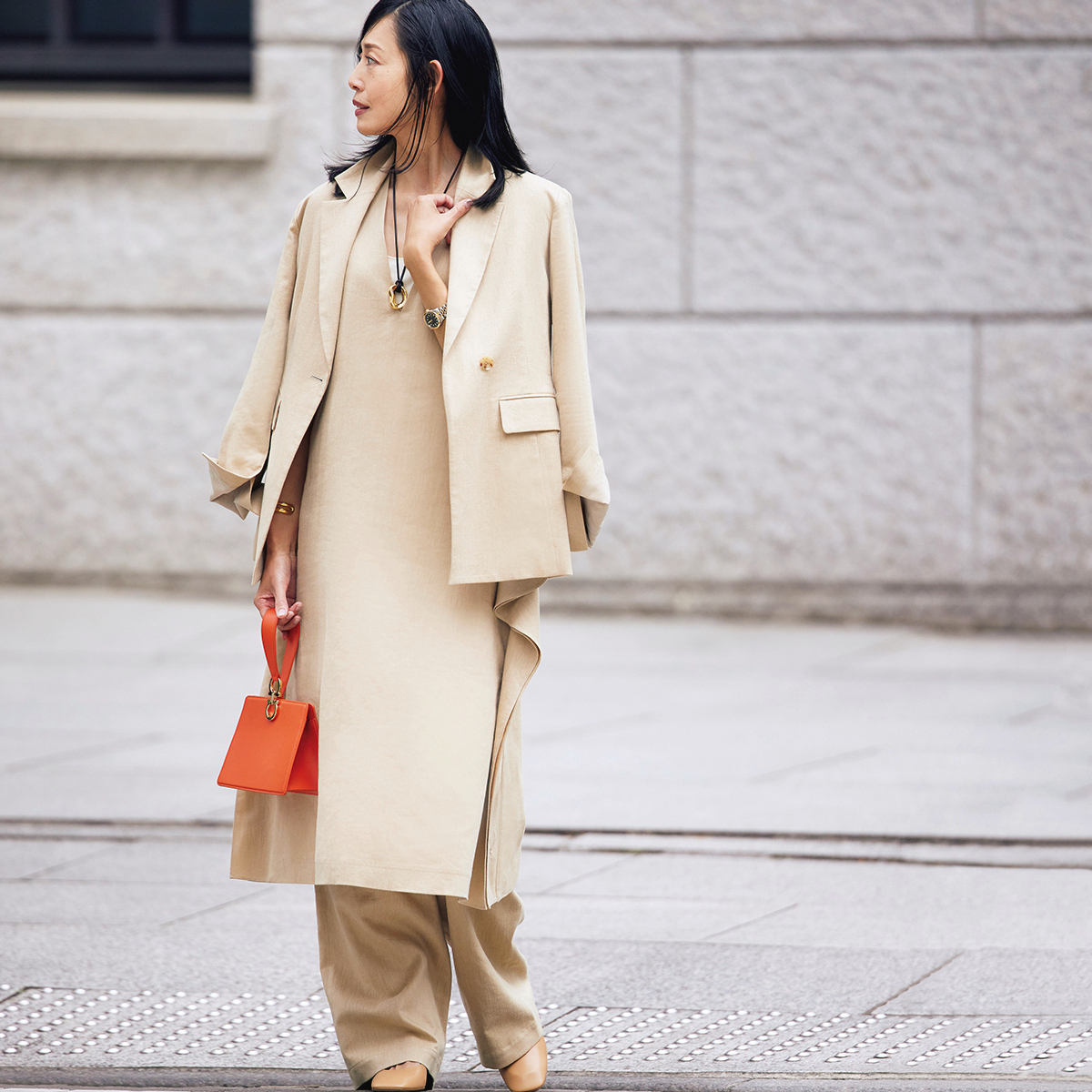 この春は「ジャケット×ワンピース×パンツ」でリュクスに決めて。新しい形のセットアップに挑戦