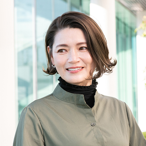 肌の透明感と明るさを際立たせる、大人の肌映えボブ【50代髪型・ヘアスタイル】