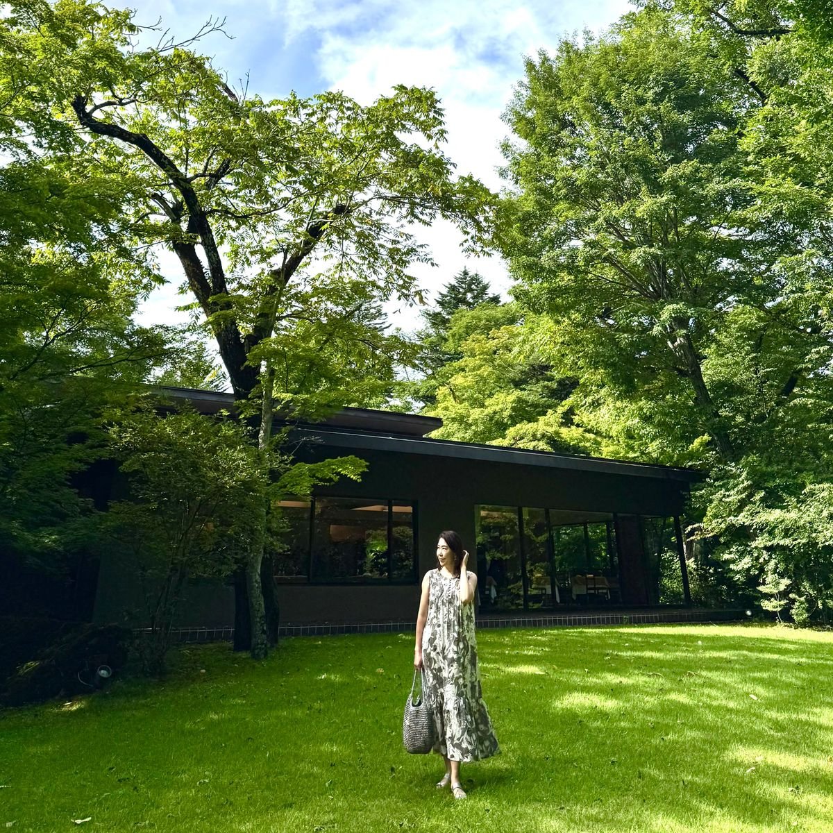 【軽井沢】季節の変わり目に。心が整う庭園とクラシックなホテルでランチ