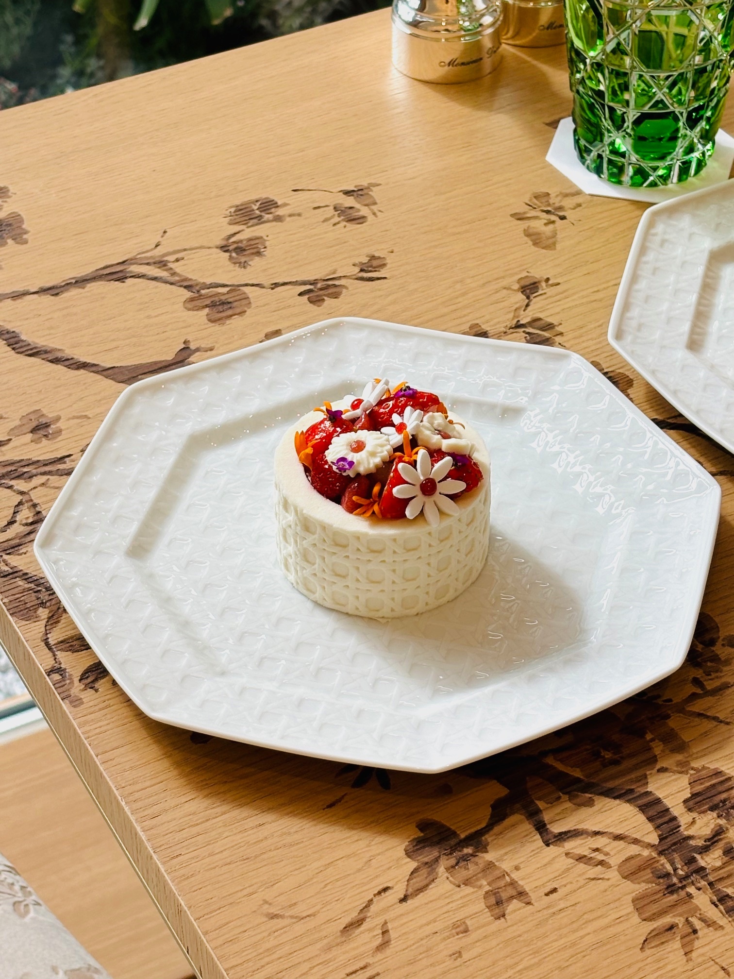 ディオール バンブー パビリオンのカフェで、代官山限定スイーツに一目惚れ！