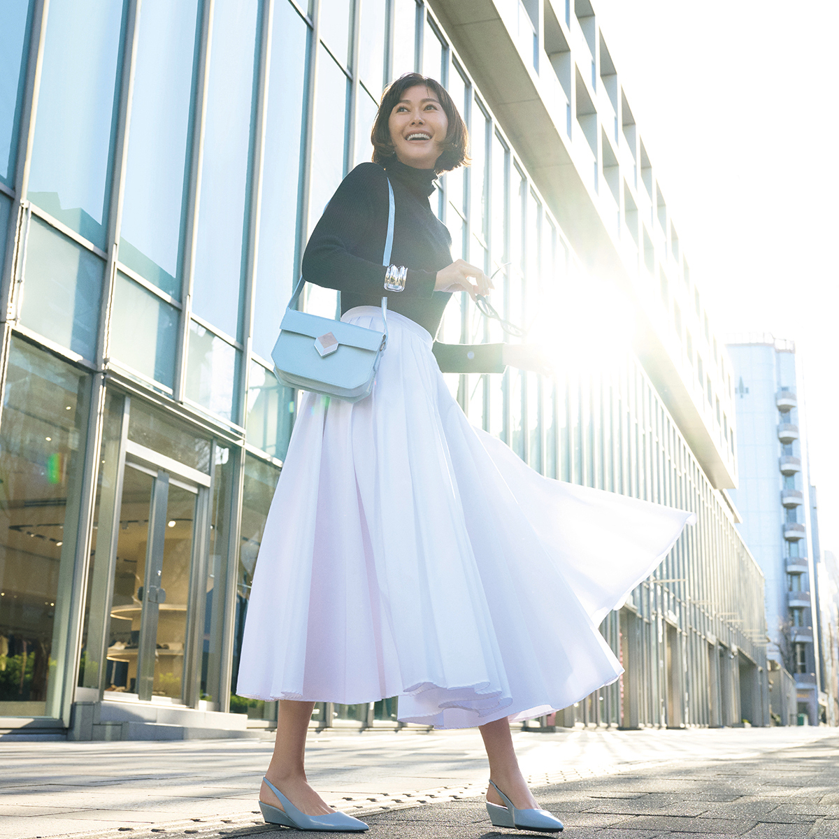 優美で歩きやすさも抜群！「ピエール アルディ」のフラットパンプスで早春の表参道へ