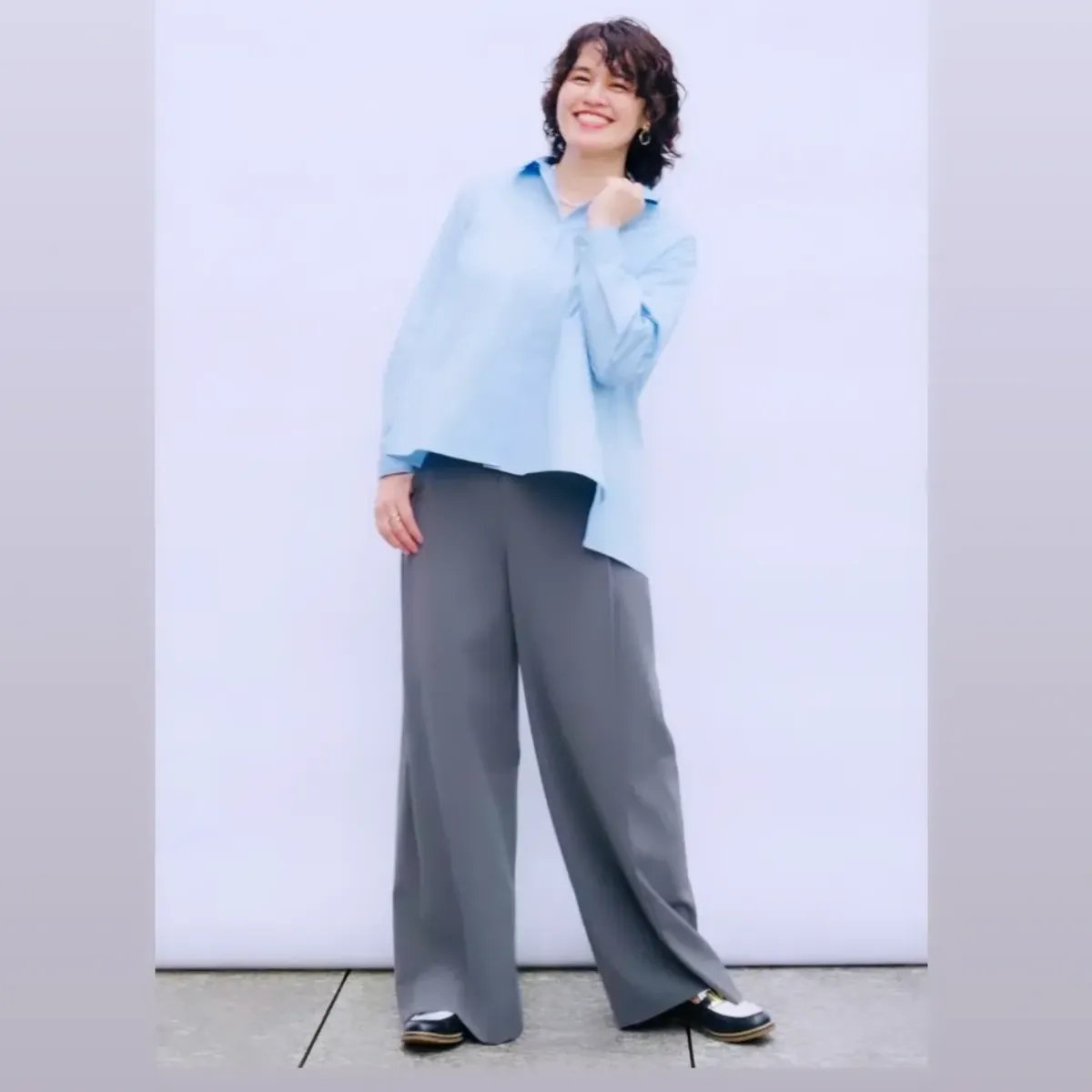 あの優美なセミワイドパンツに新色グレーが登場しました🩶