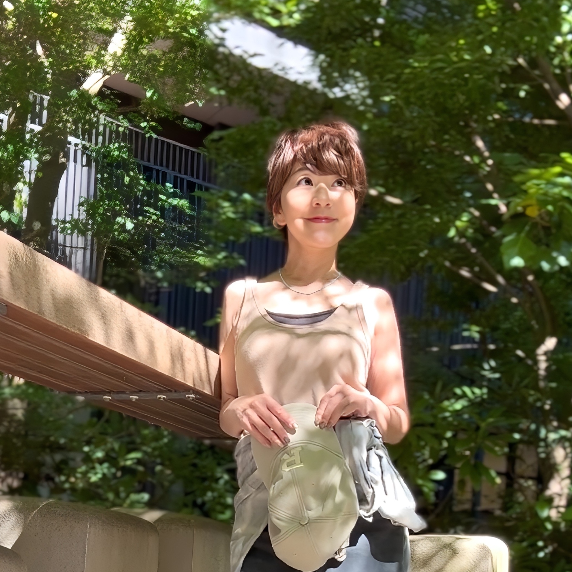 【50代真夏コーデ】猛暑に負けない！チェックシャツ×デニムスカート×CAPを「UNIQLOタンク×ZARAサンダル」でヘルシー＆アクティブに着こなす新法則