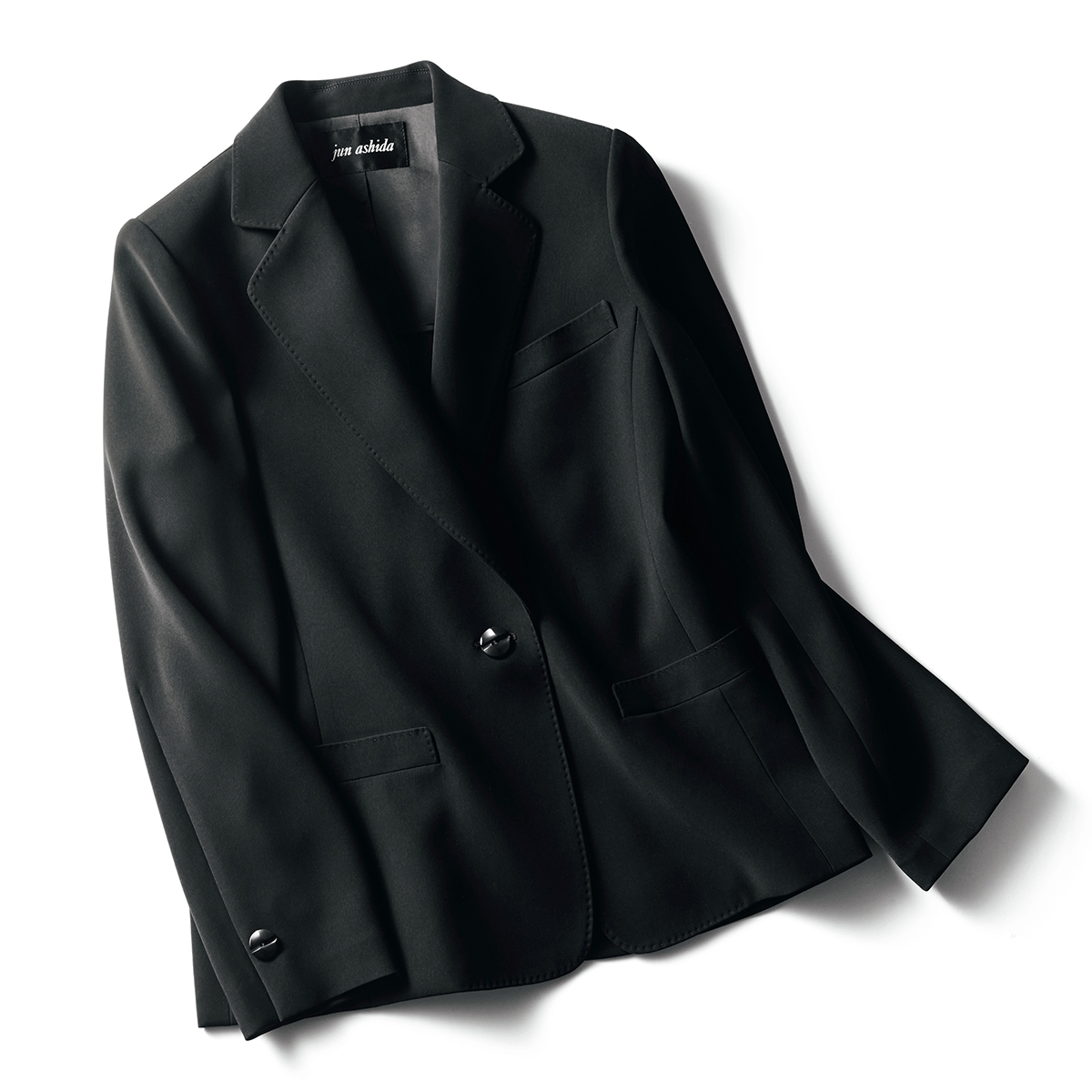 絶対的に美しい黒ジャケットを50代が信頼を寄せる日本ブランド「ミカコ ナカムラ」「ジュンアシダ」から厳選