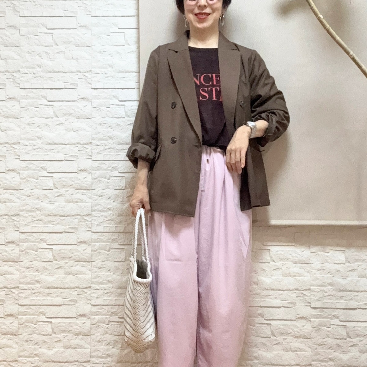 50代プチプラピンクワイドパンツコーデ