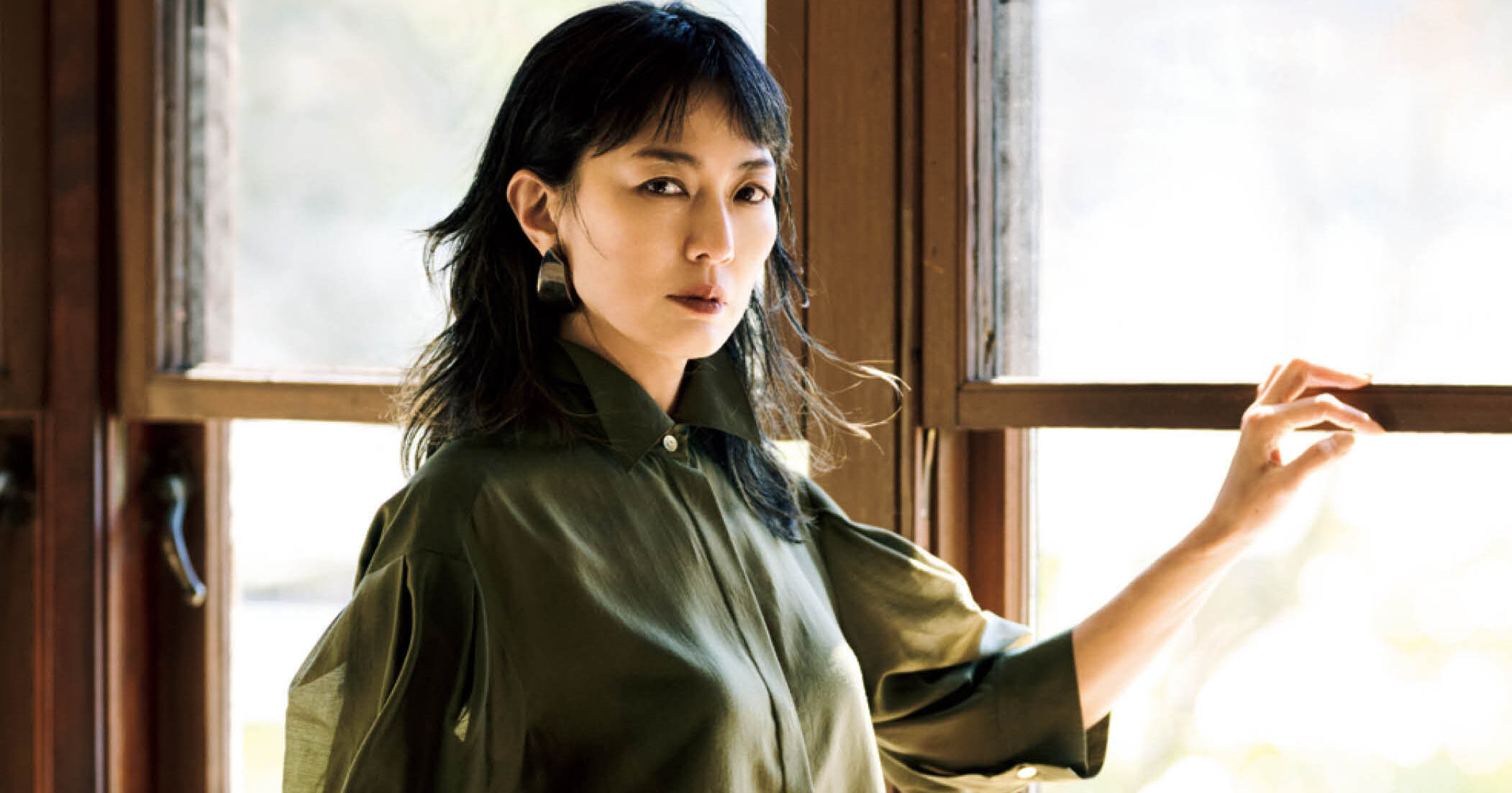 大人女子　真夏の爽やかシャツ　セオリーリュクス　新品 Yuka Itaya wears theory luxe | Theory luxe（セオリーリュクス）公式