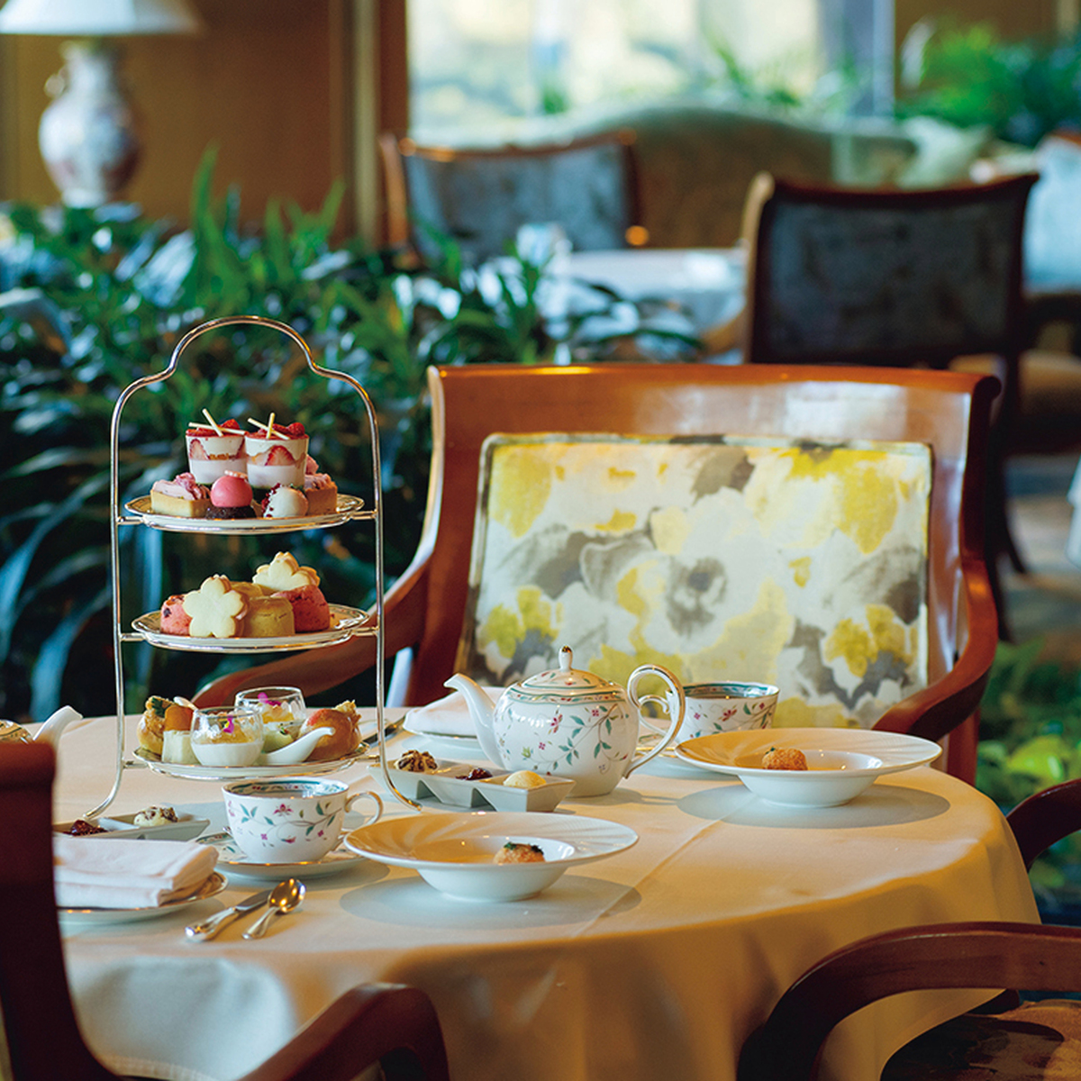 『ホテル椿山荘東京』の本格的英国式アフタヌーンティーはインテリアや食器にも注目！
