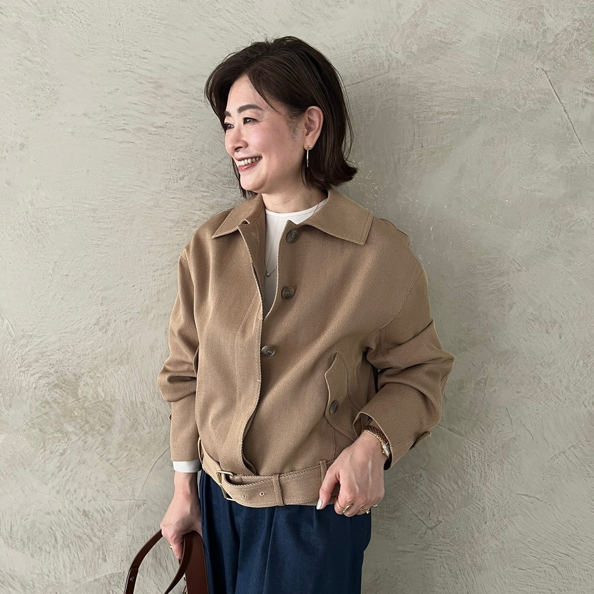 【エディター三尋木奈保「50代からのおしゃれごと」vol.3】春アウターは、「ベージュブルゾン」がいい理由