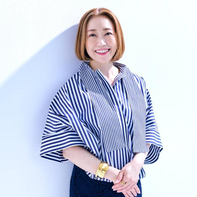 ハイライトとローライトが魅力の大人ボブ。白髪ぼかし＆美肌効果も完璧【40代・50代髪型】