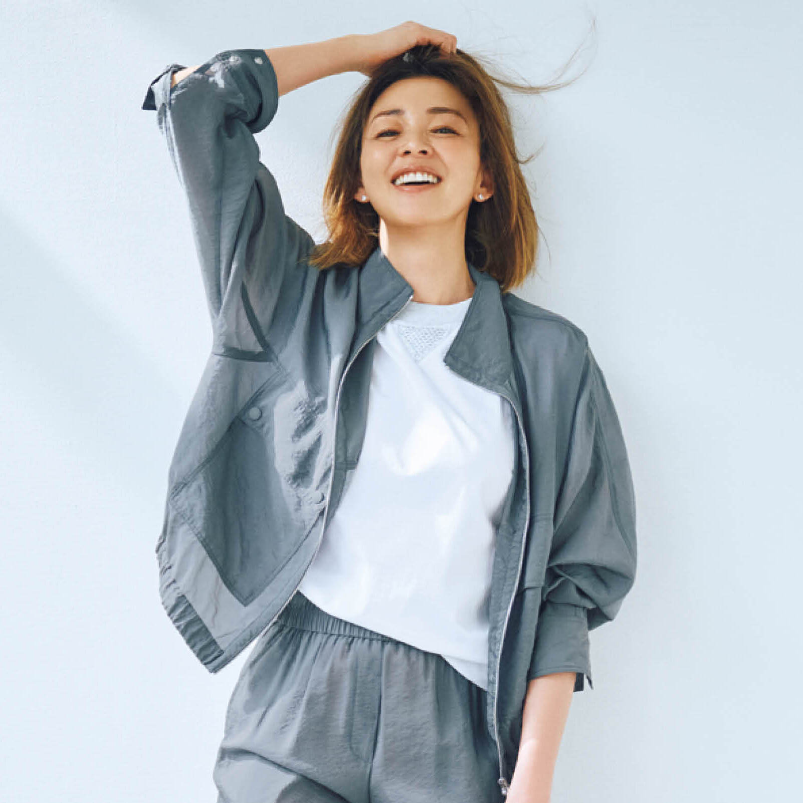 “ペセリコ”イタリア発の上質をデイリーに楽しむ【光沢ときらめきで華やぐ「大人の日常服」】