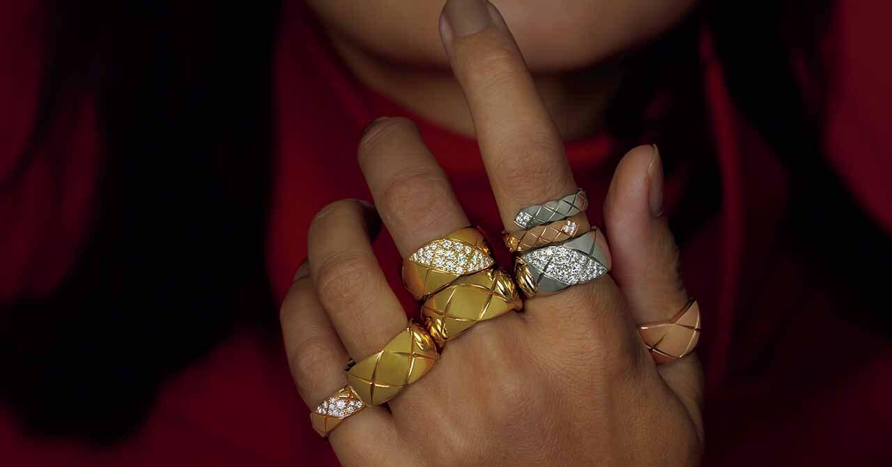 大人の手元を華やかに魅せる「シャネル」の新作リング【特別な日を