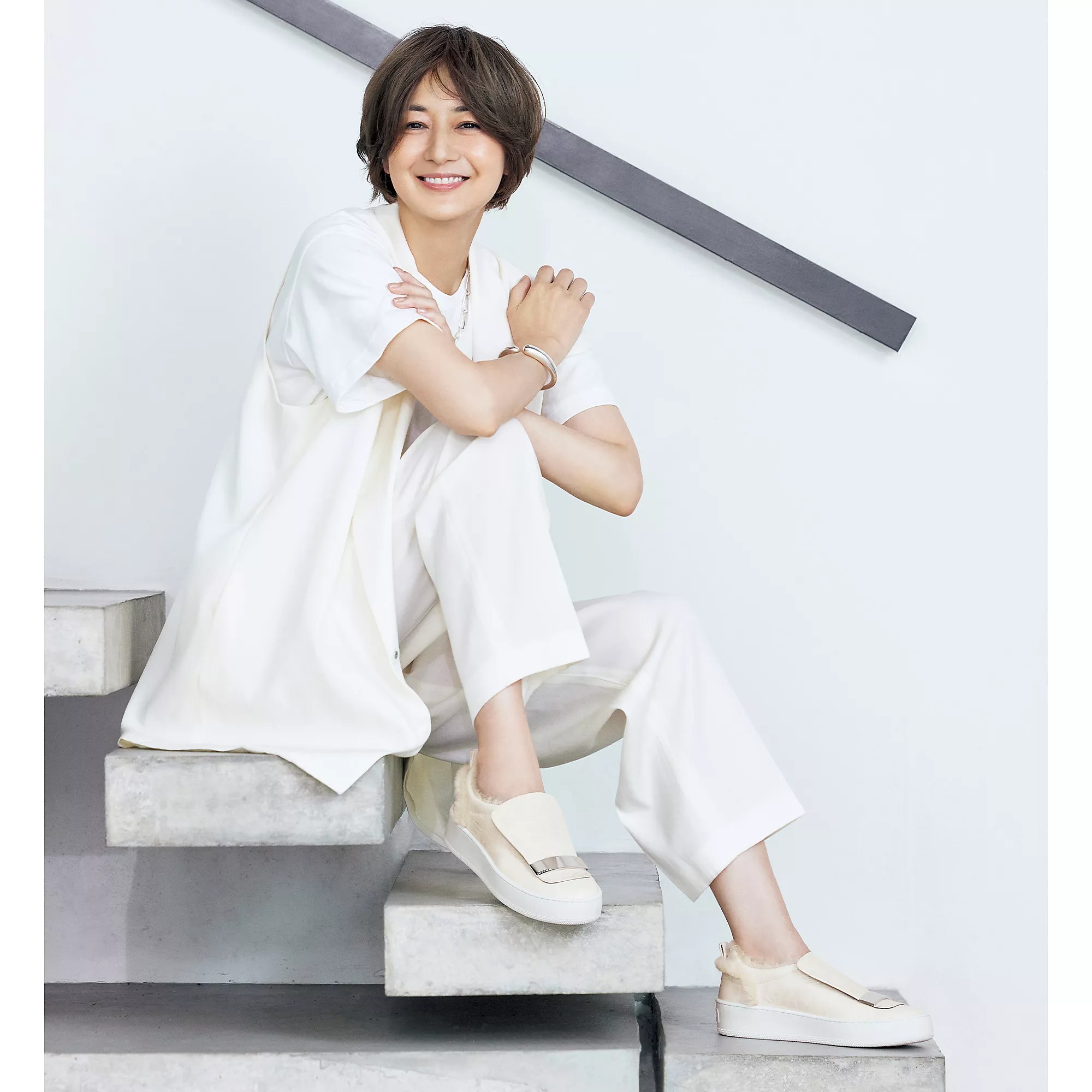 富岡佳子さんがまとう「Sergio Rossi」のsr1 ADDICT スニーカー｜Web