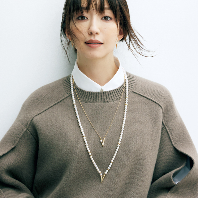 ニットと楽しむパールジュエリー】「ミキモト」のロングパール ニットと楽しむパールジュエリー】「ミキモト」のロングパール