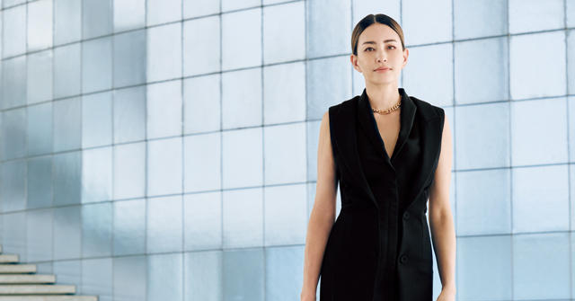 大人のドレスアップワンピース】フェンディのワンピースでモダンな